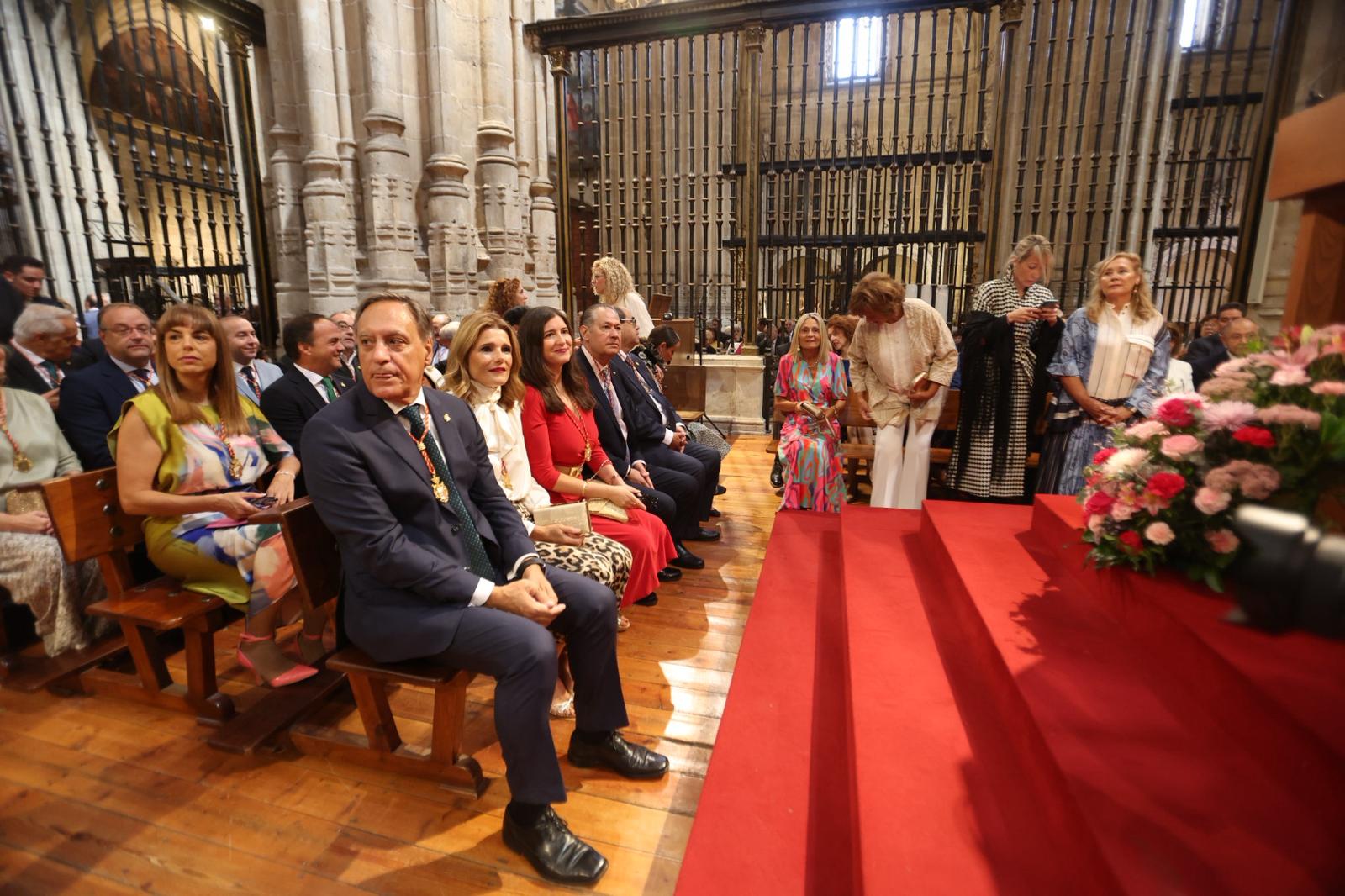 Pleno de autoridades en la tradicional misa de la Virgen de la Vega