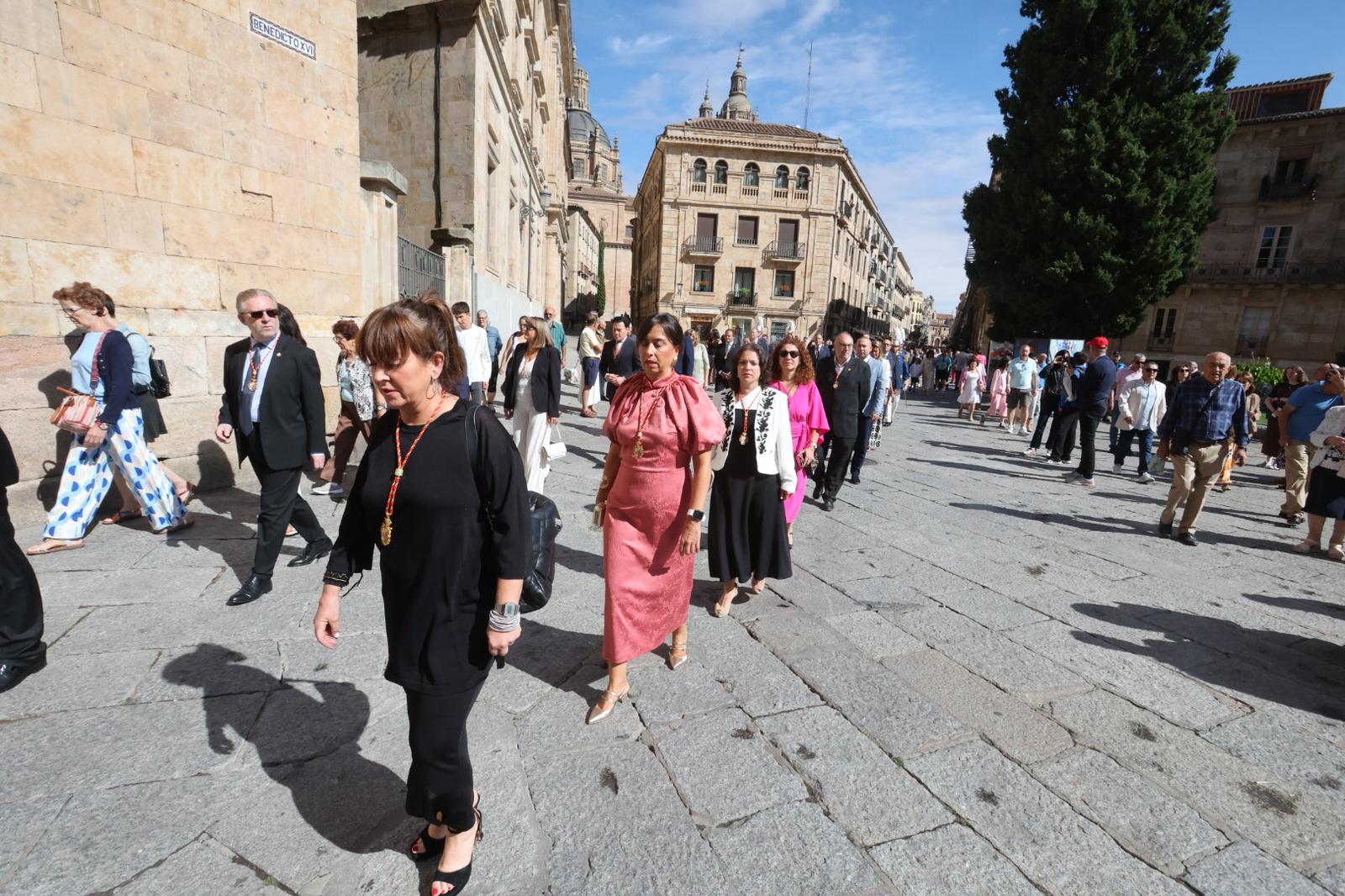 Pleno de autoridades en la tradicional misa de la Virgen de la Vega