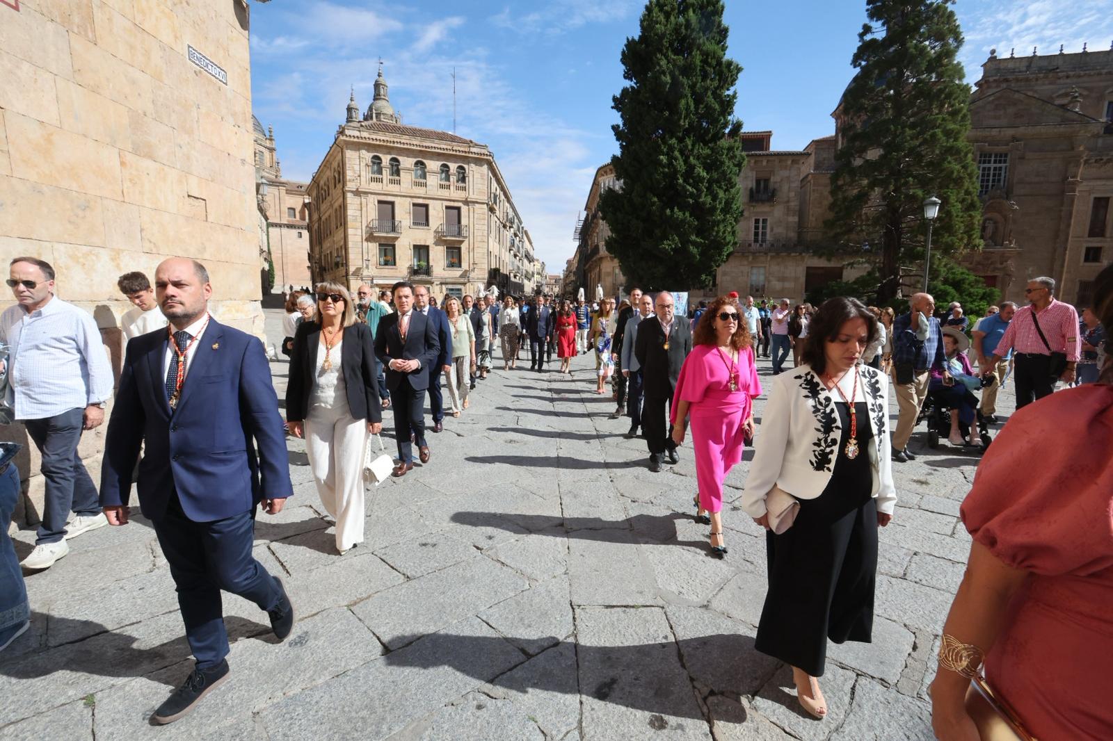 Pleno de autoridades en la tradicional misa de la Virgen de la Vega