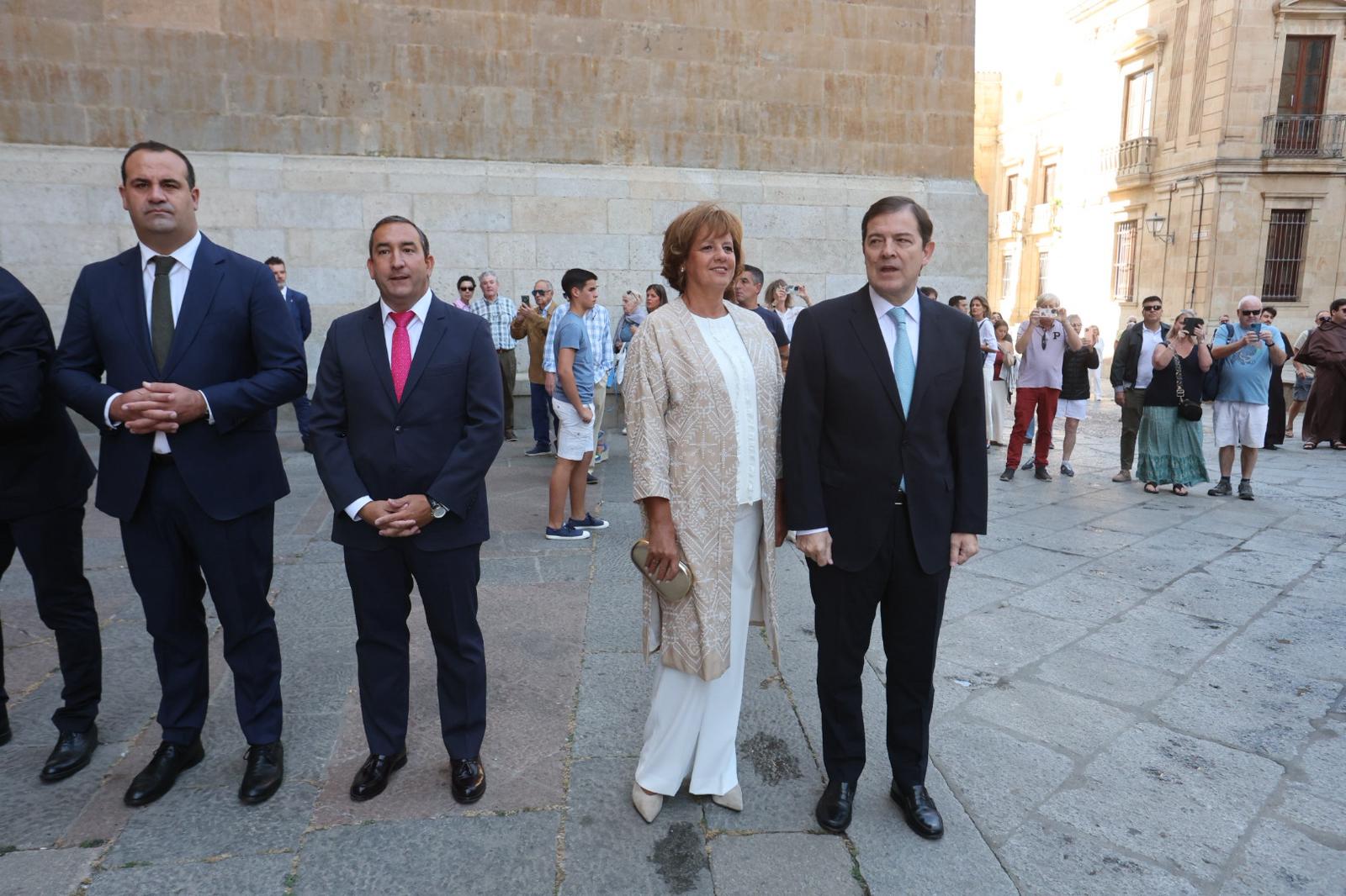 Pleno de autoridades en la tradicional misa de la Virgen de la Vega