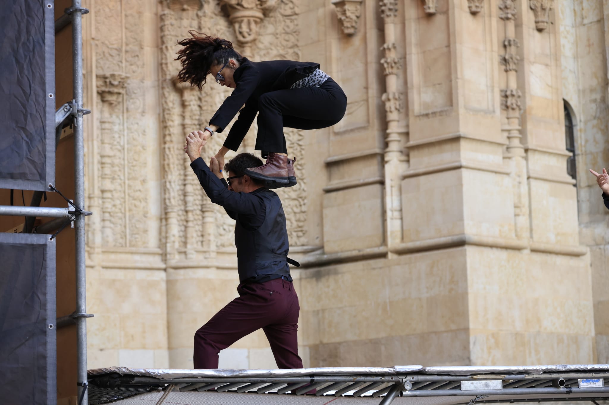 Acrobacias y saltos imposibles en un Patio Chico a reventar