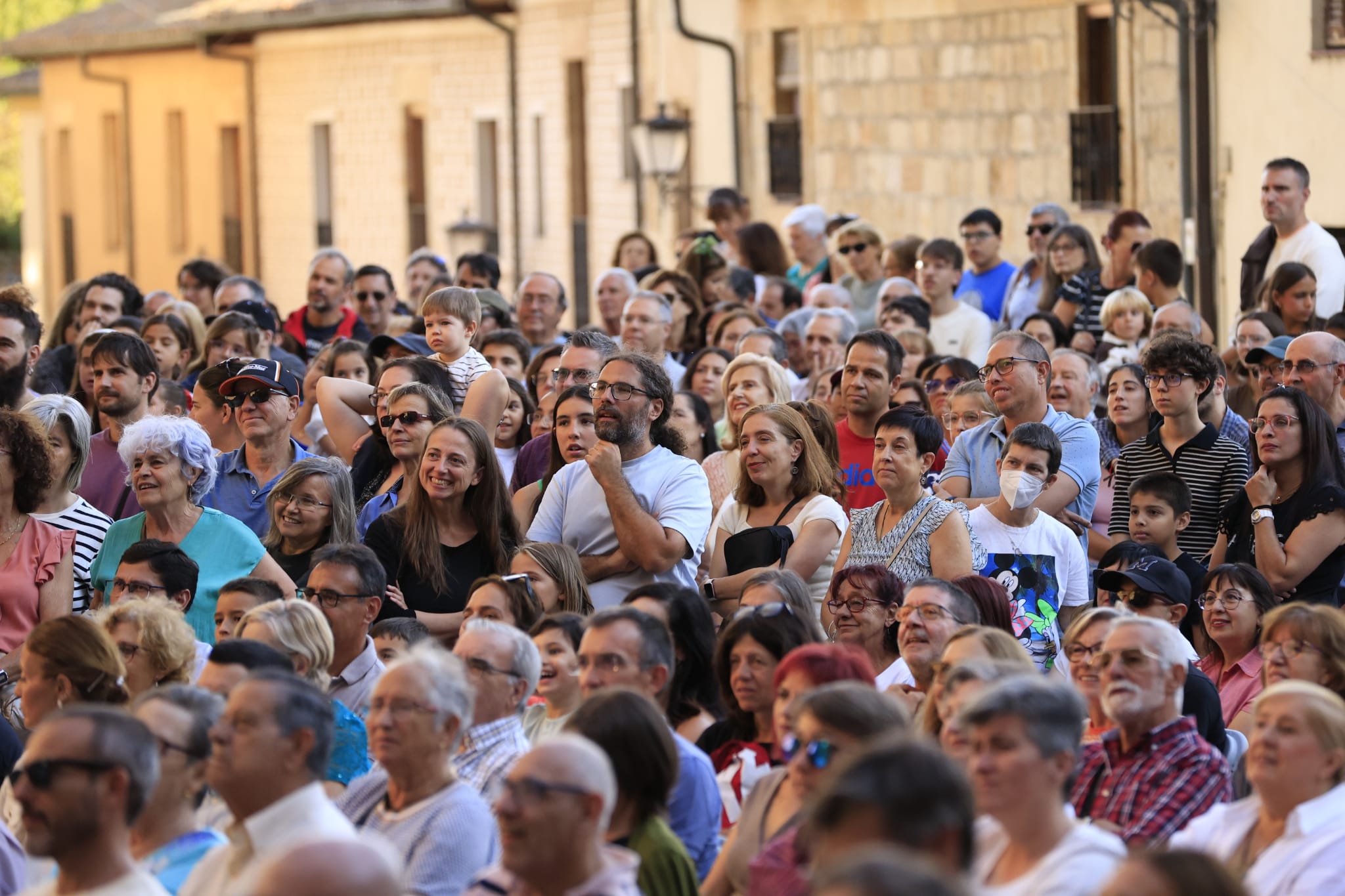 Acrobacias y saltos imposibles en un Patio Chico a reventar