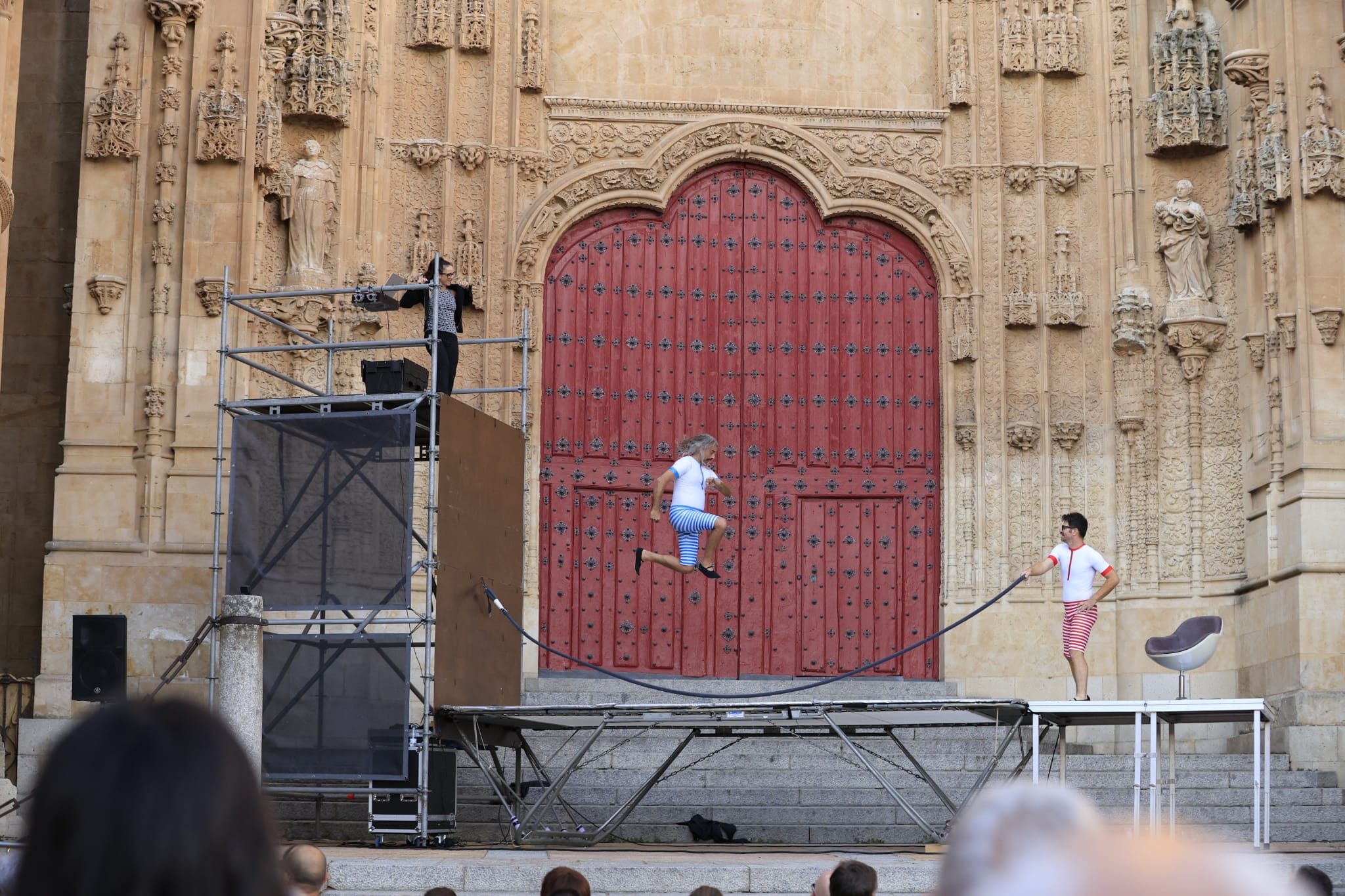Acrobacias y saltos imposibles en un Patio Chico a reventar