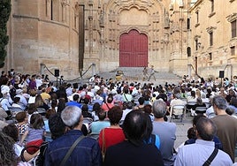 'Tot bé' levanta sonrisas y aplausos en el Patio Chico