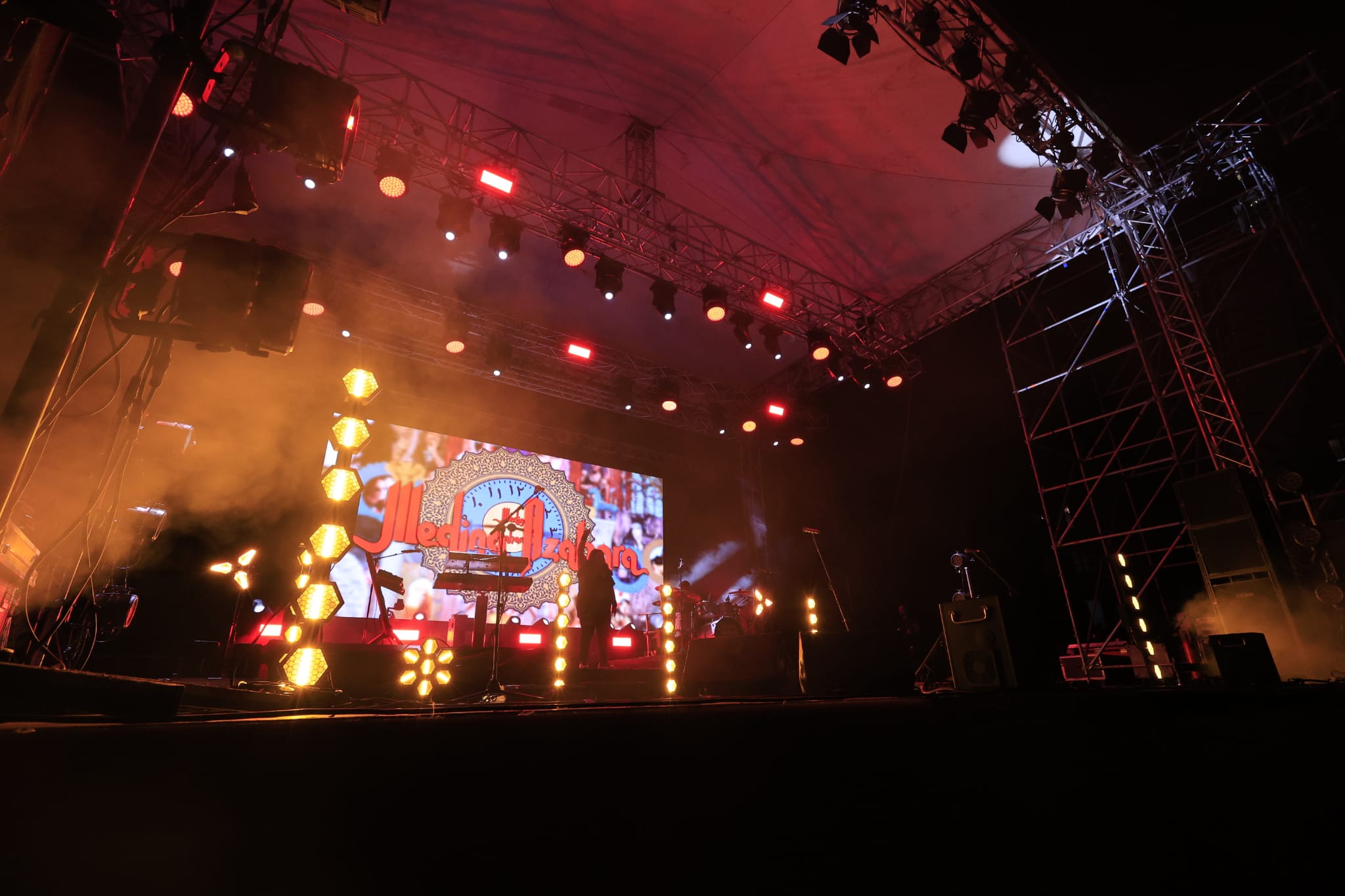 El rock andaluz de Medina Azahara conquista una Plaza Mayor de Salamanca entregada