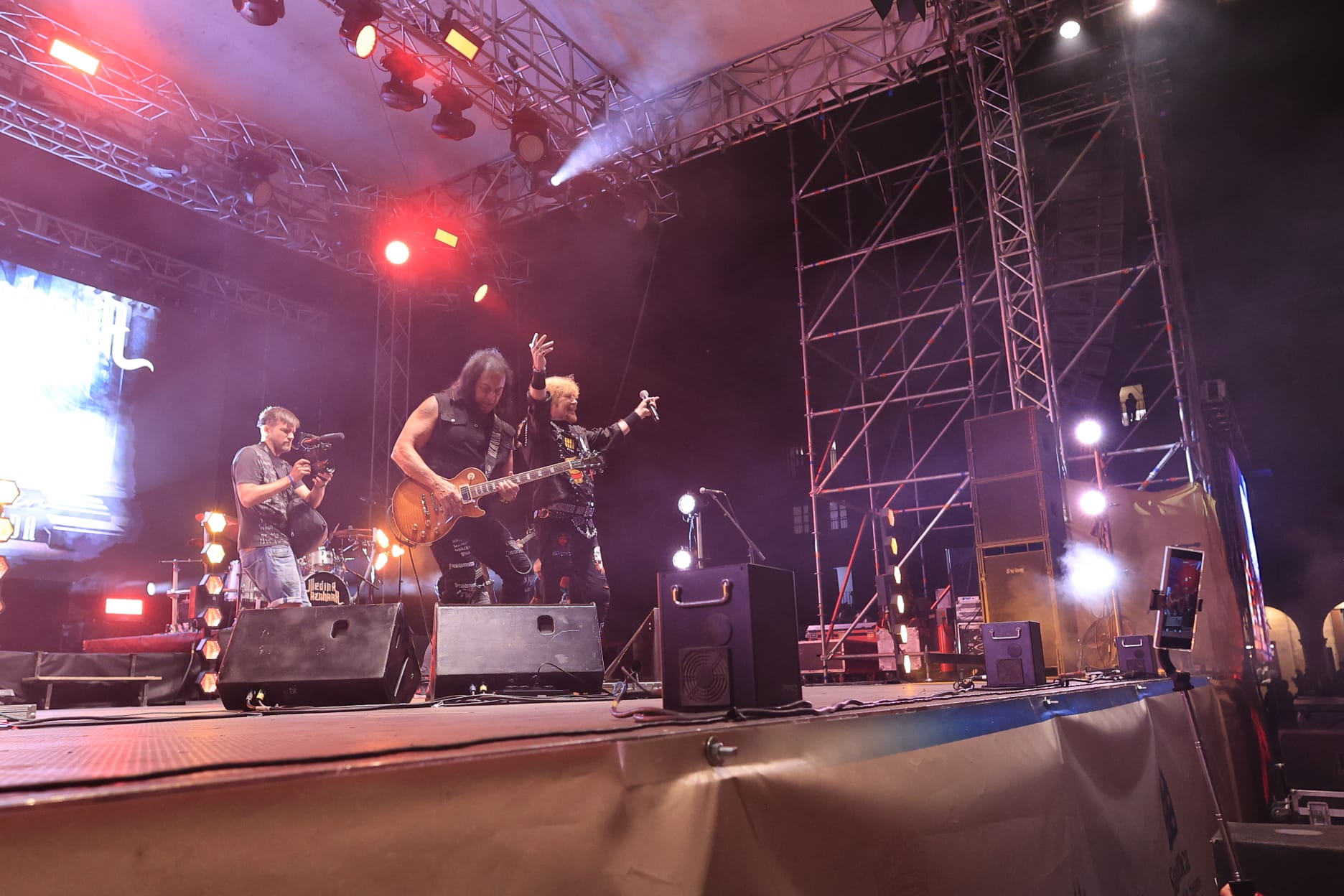 El rock andaluz de Medina Azahara conquista una Plaza Mayor de Salamanca entregada
