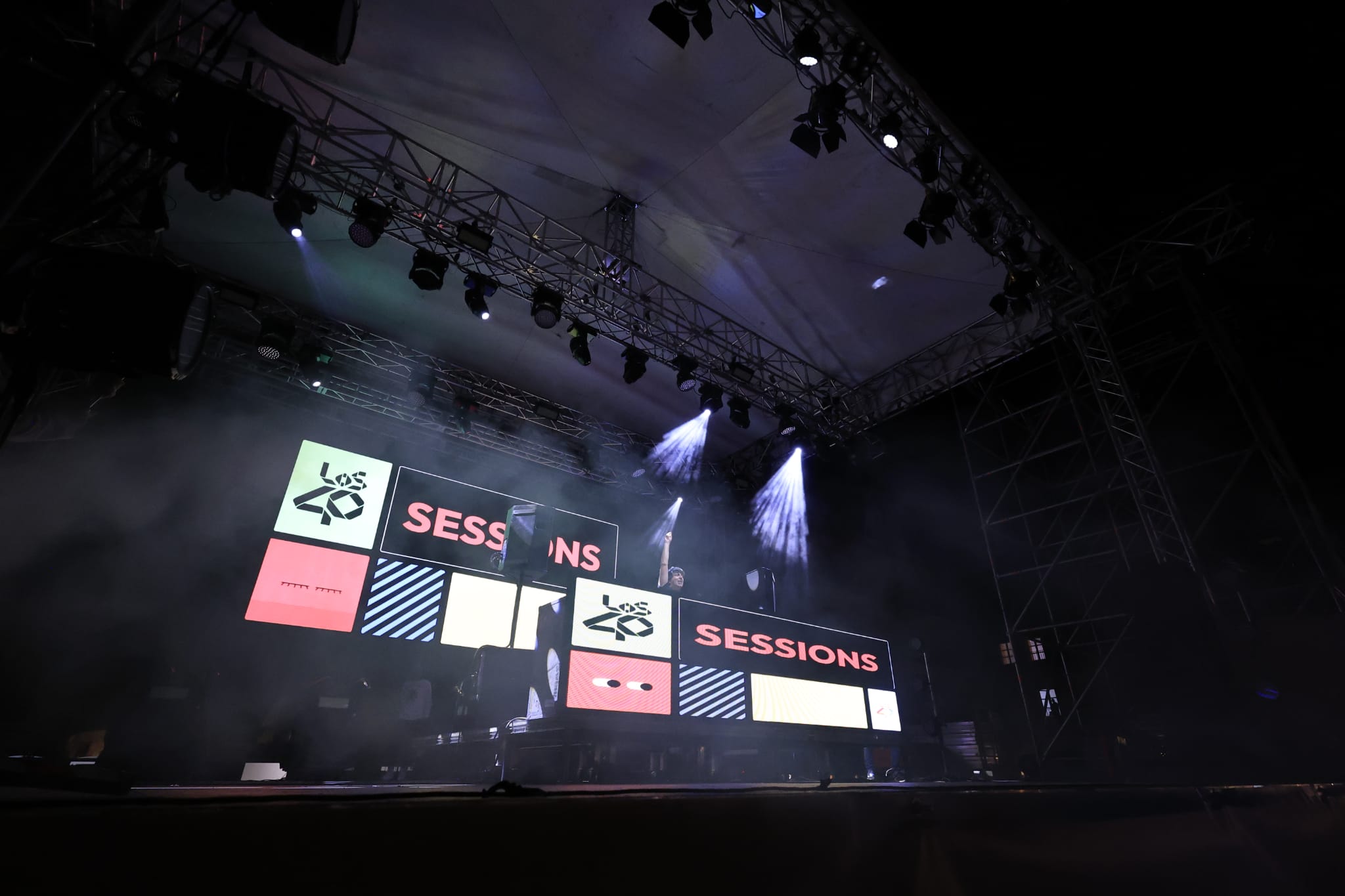 &#039;Los 40Sessions&#039; ponen a bailar y saltar a la juventud de Salamanca