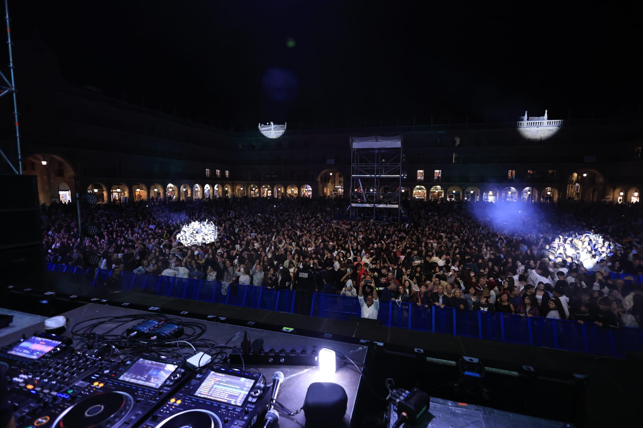 &#039;Los 40Sessions&#039; ponen a bailar y saltar a la juventud de Salamanca