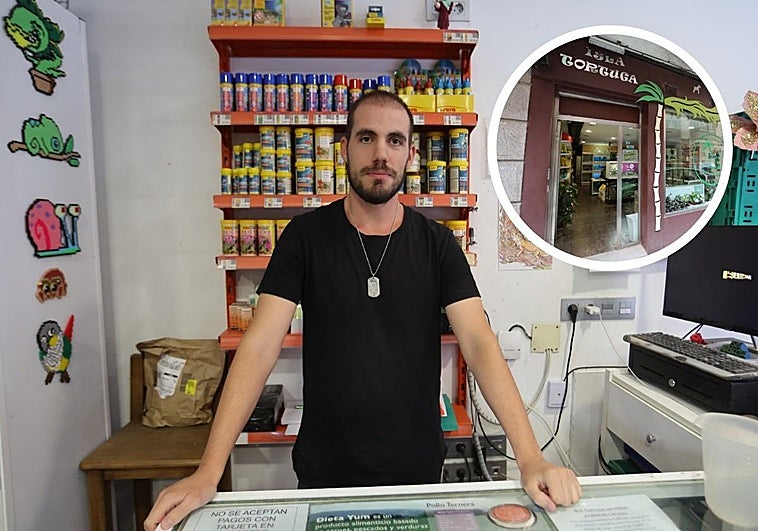 Óscar Bravo, trabajador de Isla Mascotas.