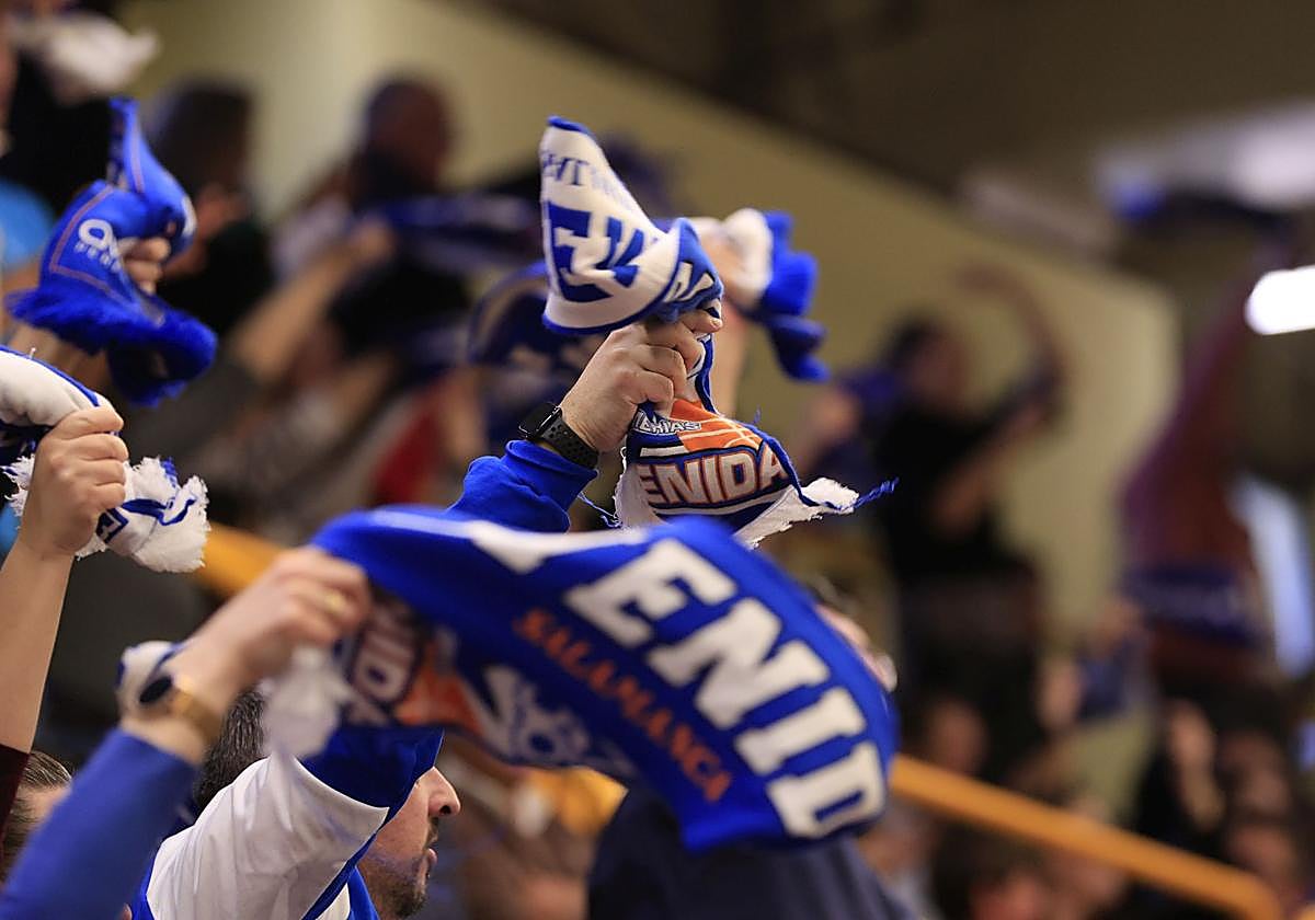 Afición de Perfumerías Avenida.