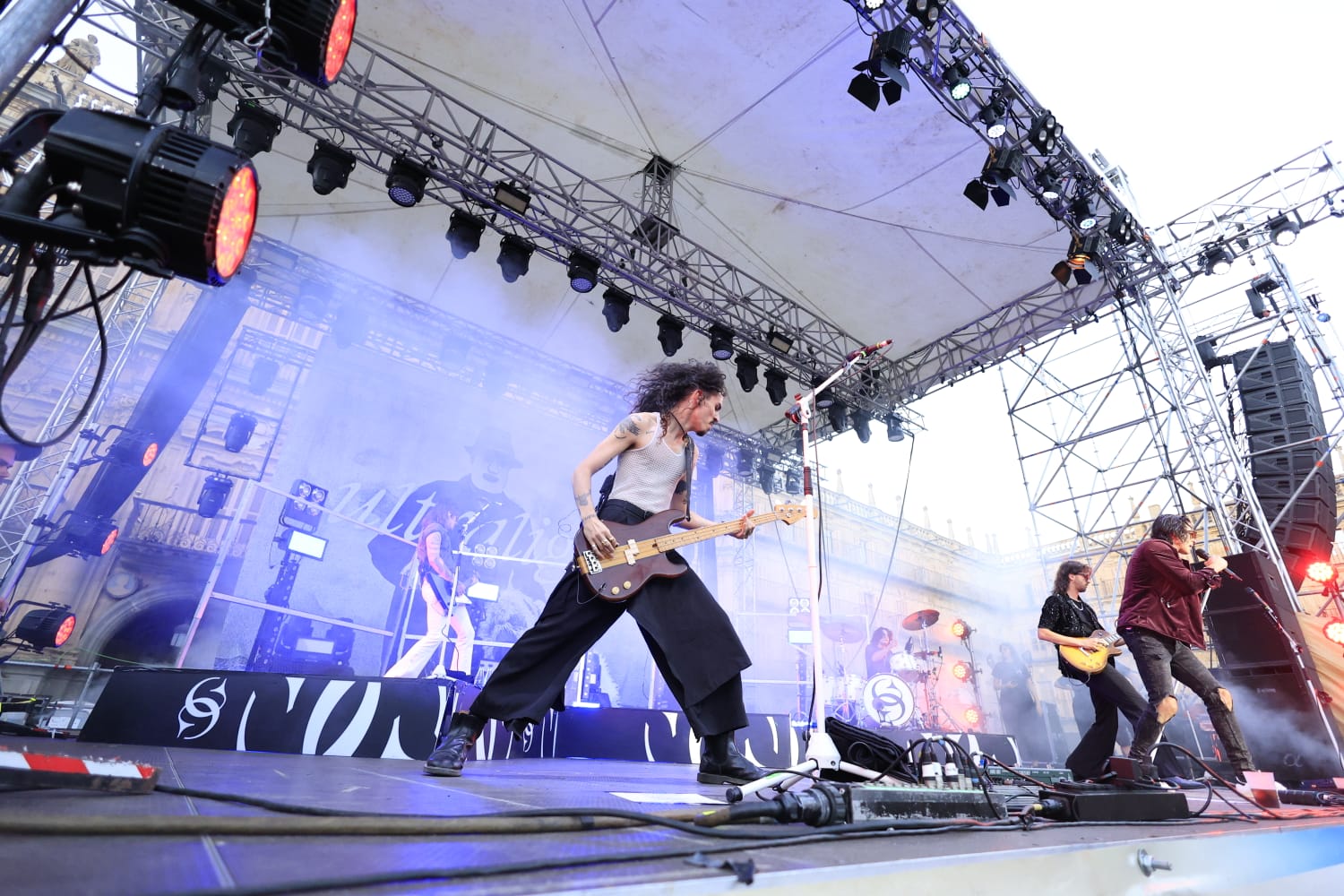 Ultraligera abre una noche mágica en la Plaza Mayor de Salamanca