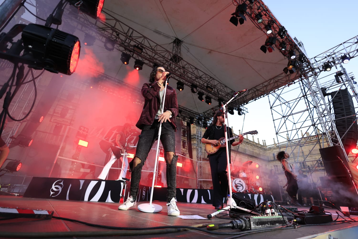 Ultraligera abre una noche mágica en la Plaza Mayor de Salamanca