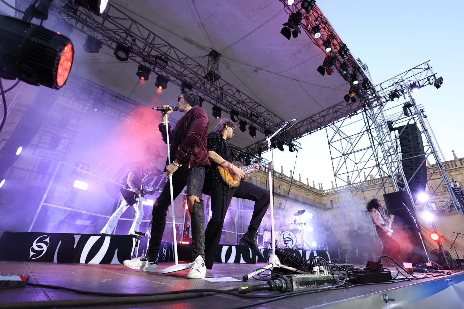 Ultraligera abre una noche mágica en la Plaza Mayor de Salamanca