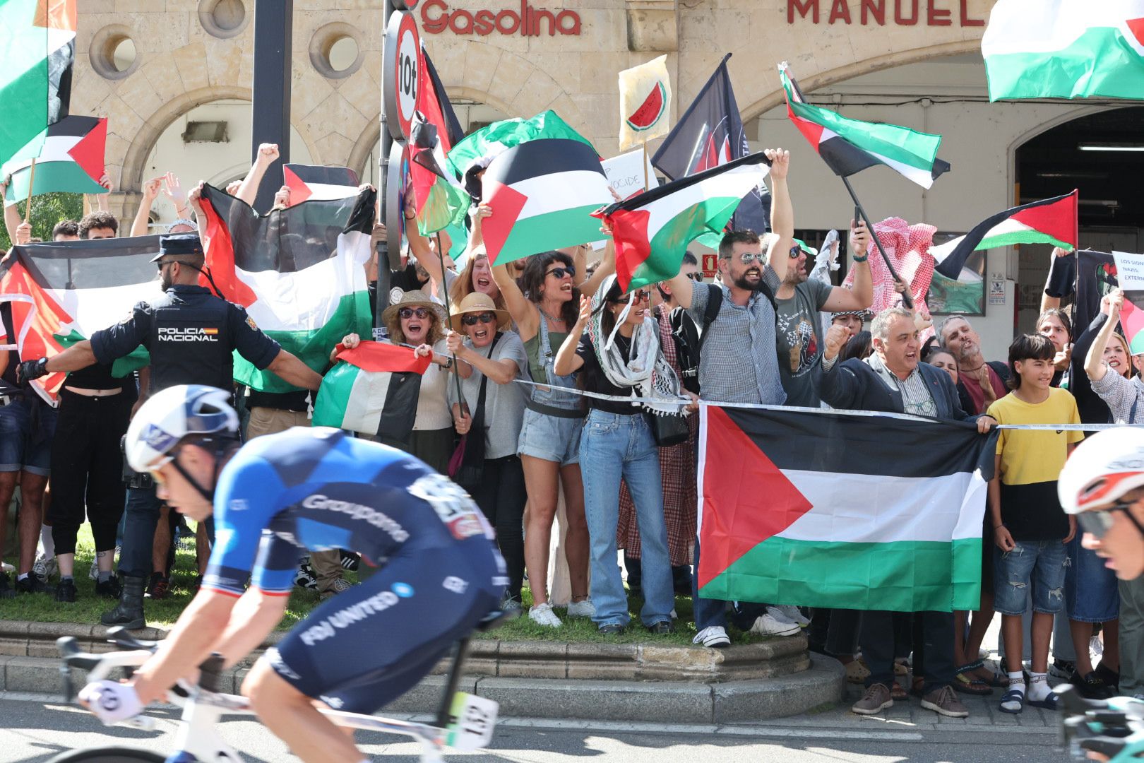 El paso de la Vuelta por Salamanca: más aplausos que banderas y un líder &#039;pillo&#039;