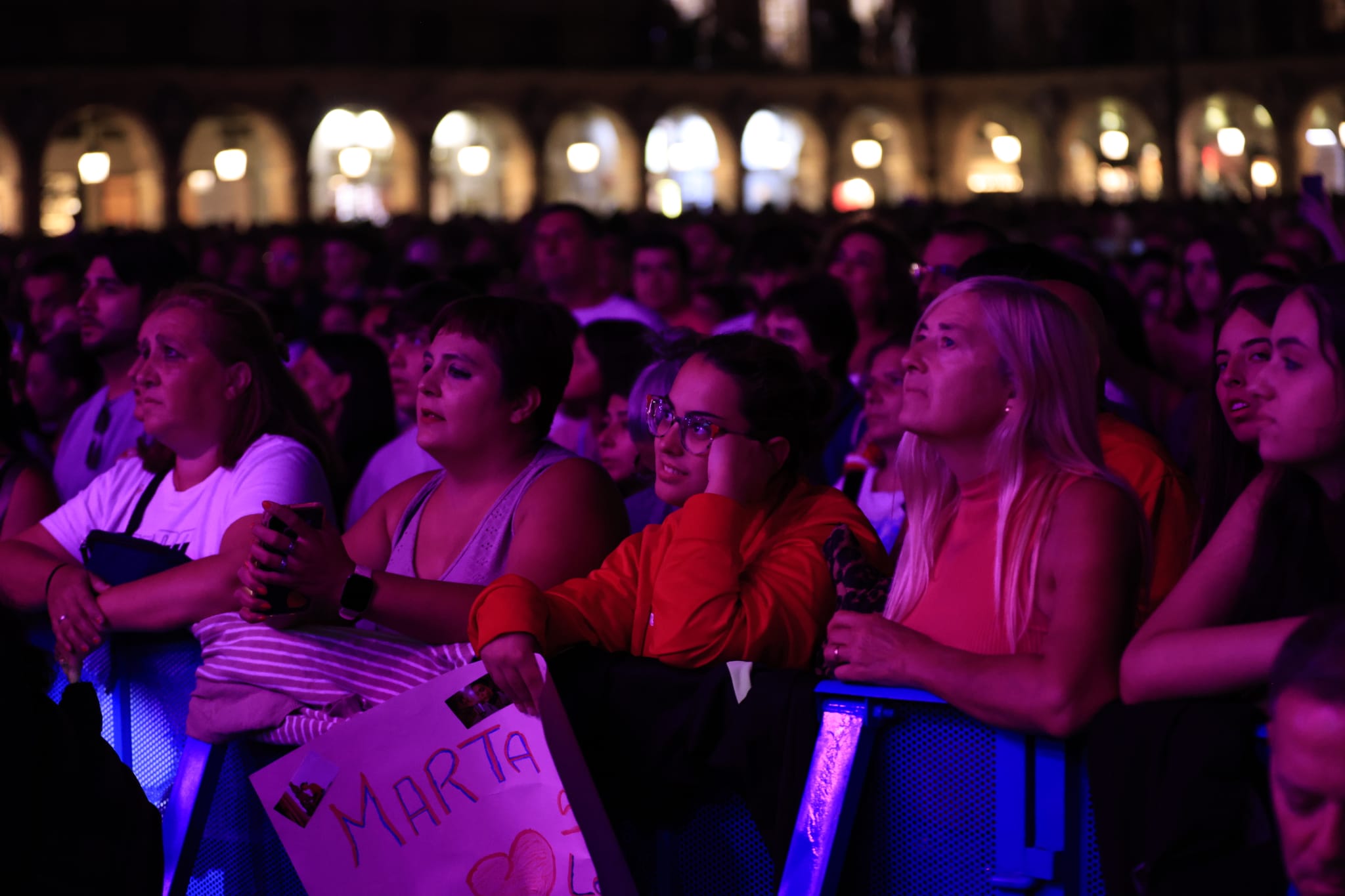 Marta Santos conquista la Plaza Mayor con su flamenco pop