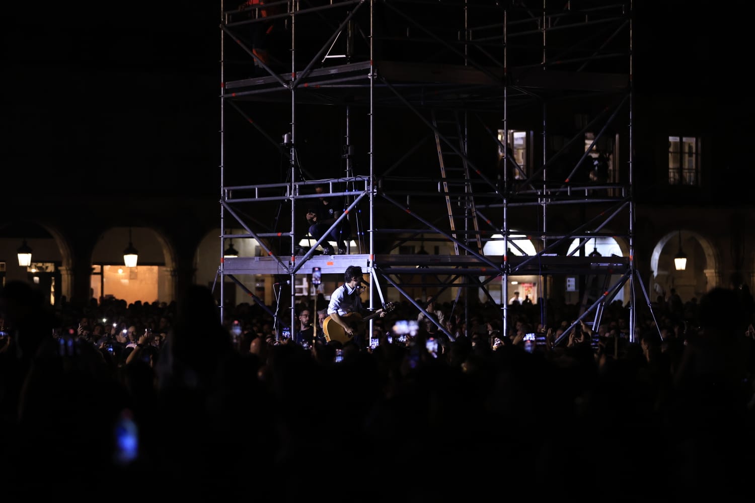 Siloé reparte besos a una entregada Plaza Mayor de Salamanca