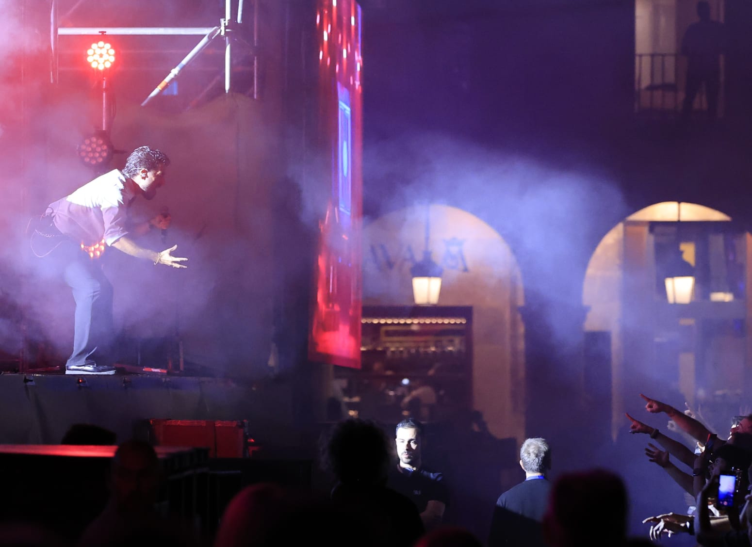 Siloé reparte besos a una entregada Plaza Mayor de Salamanca