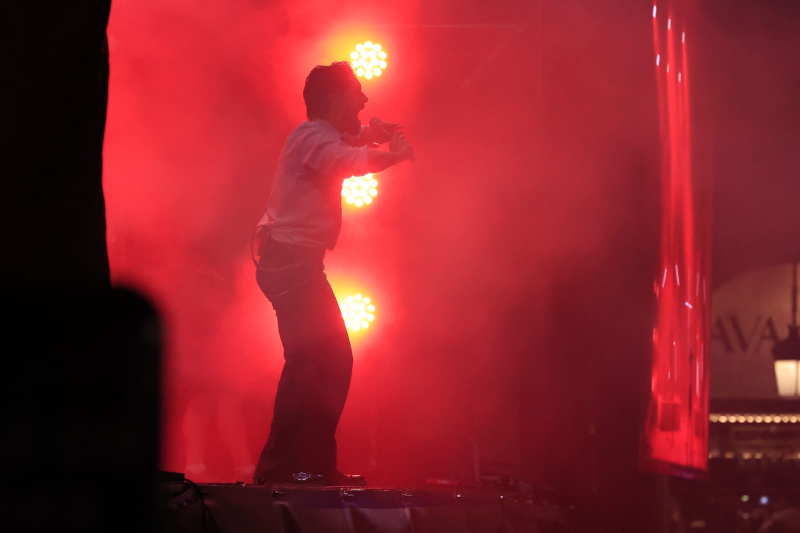 Siloé reparte besos a una entregada Plaza Mayor de Salamanca