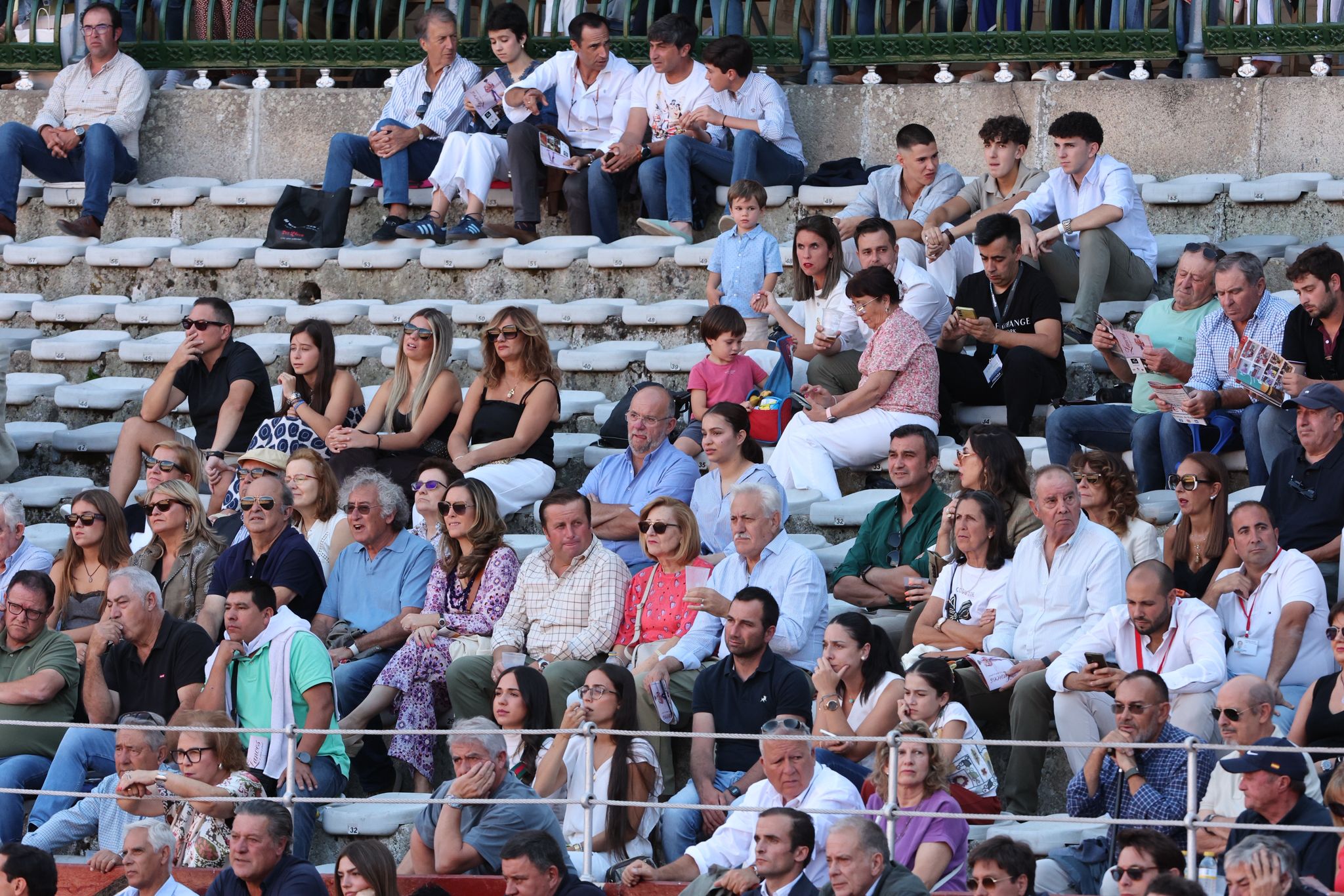 Olga Casado abre la puerta grande del festejo femenino de la feria