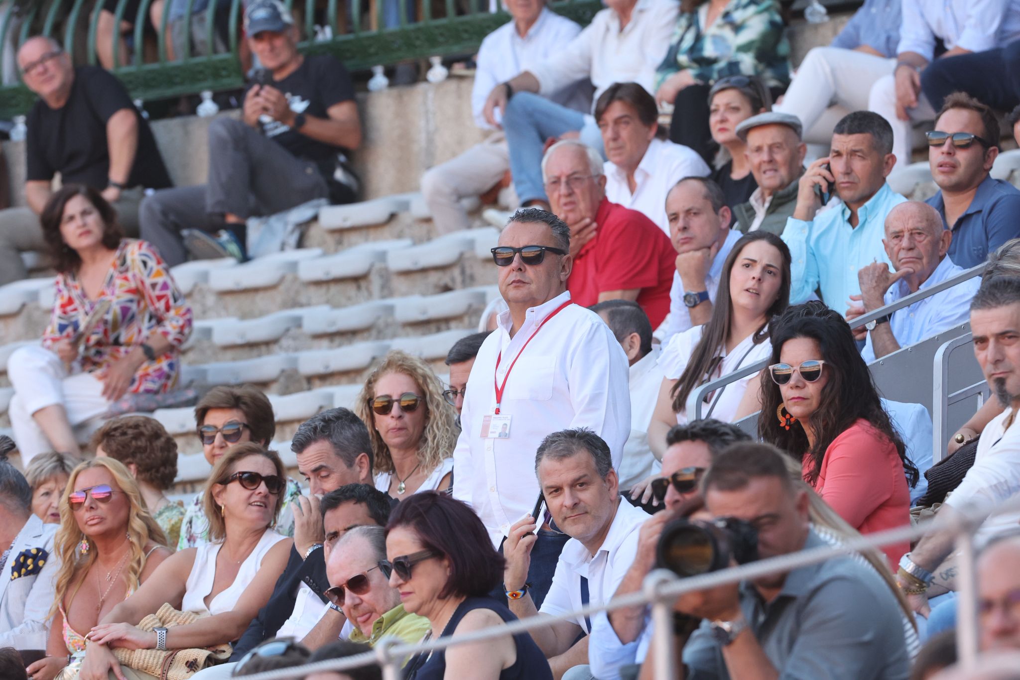 Olga Casado abre la puerta grande del festejo femenino de la feria