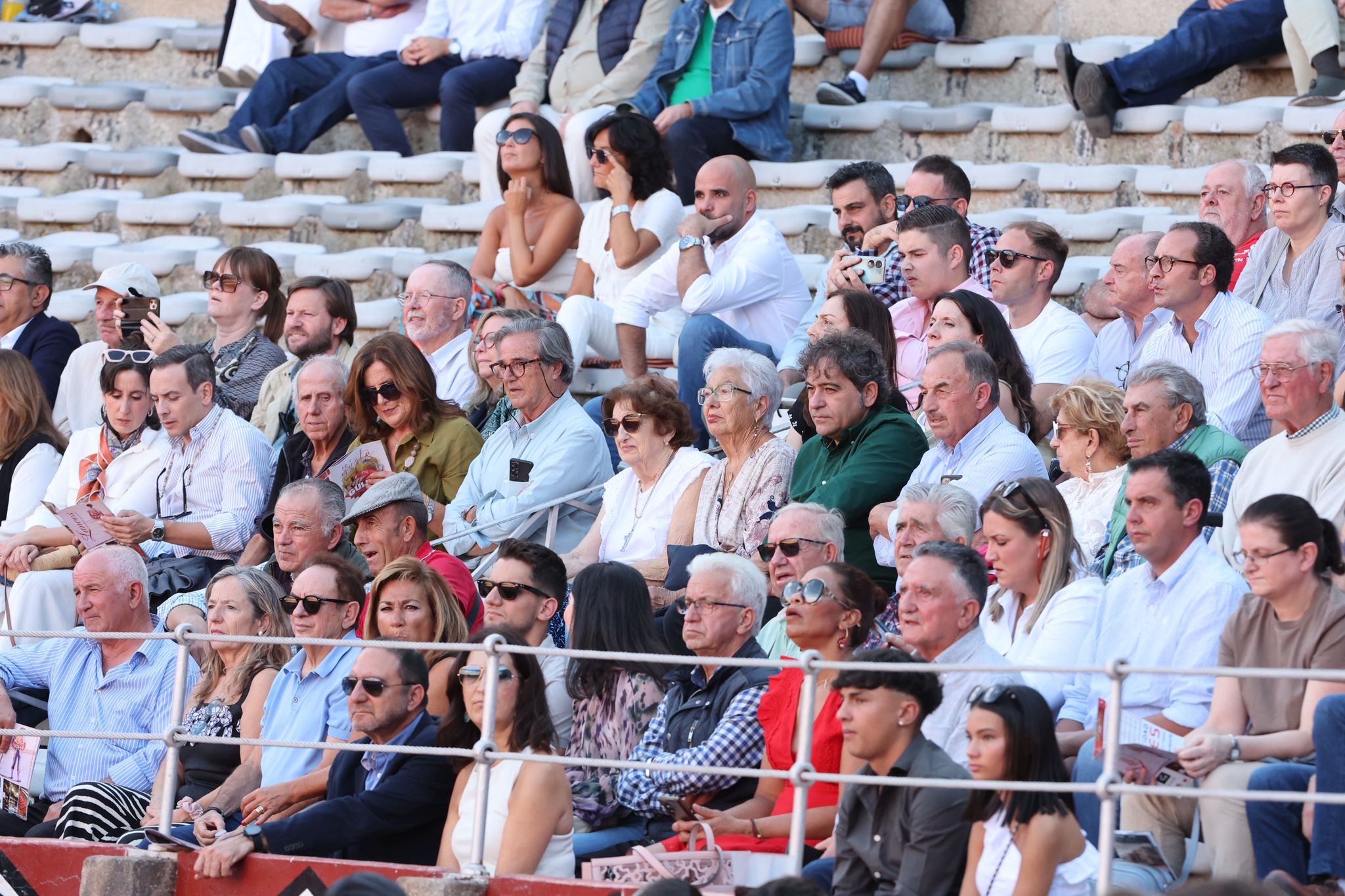 Olga Casado abre la puerta grande del festejo femenino de la feria