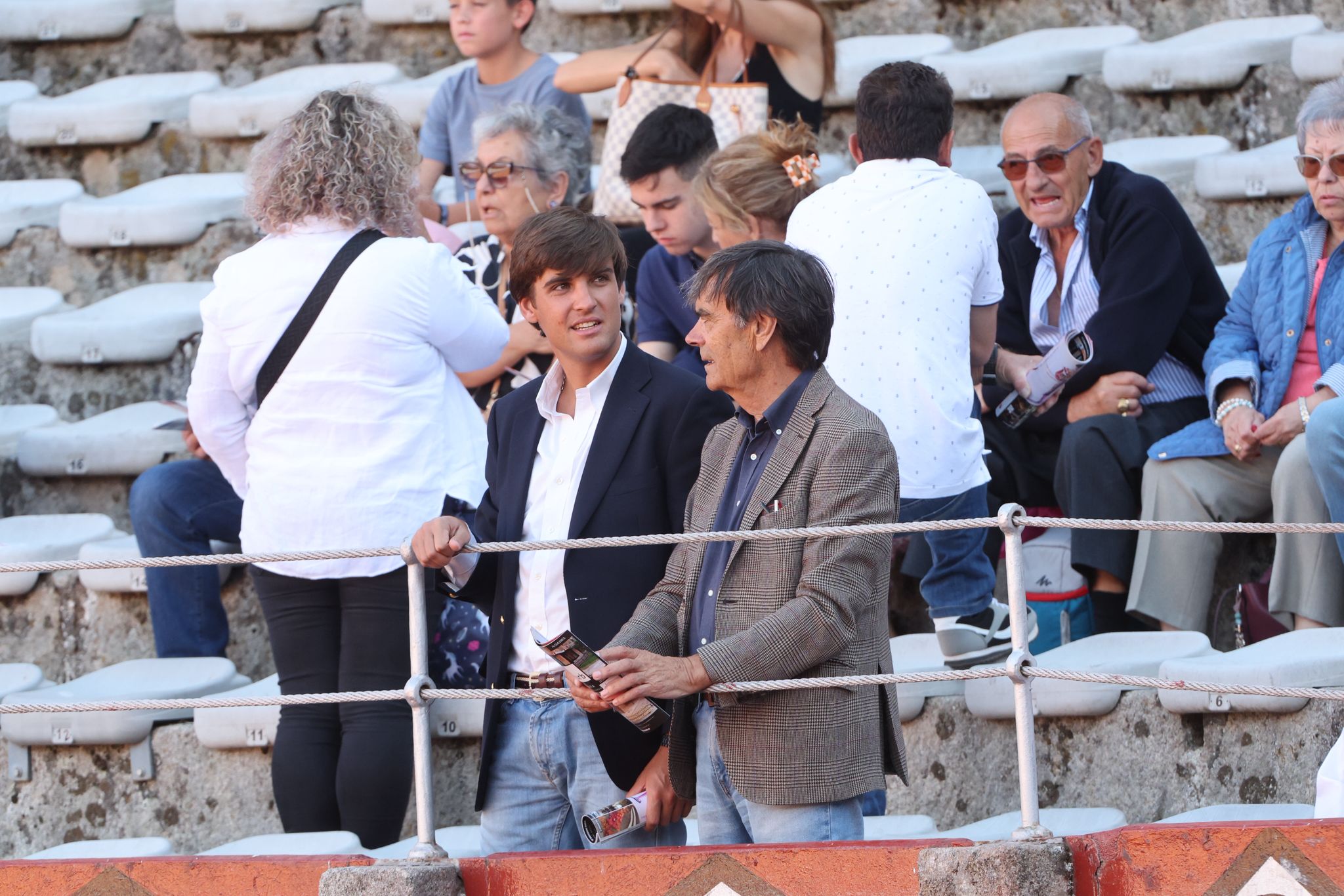 Olga Casado abre la puerta grande del festejo femenino de la feria