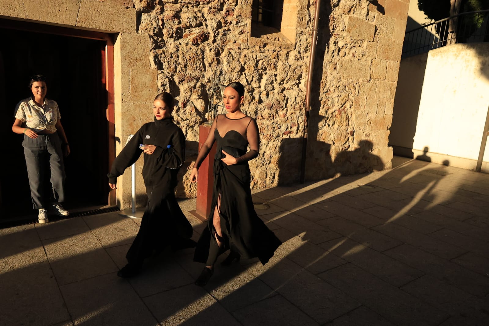 Los Jardines de Santo Domingo se llenan de arte con el espectáculo Extractos de Querencia