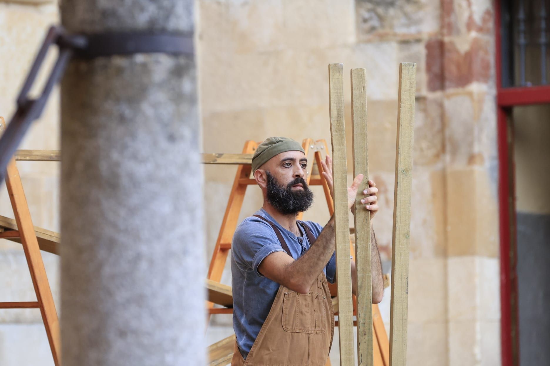 Éxito de &#039;Llar&#039;: el espectáculo que combina arquitectura y malabares en el Patio Chico