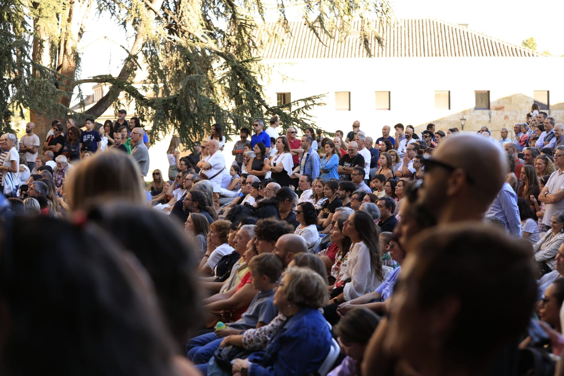 Éxito de &#039;Llar&#039;: el espectáculo que combina arquitectura y malabares en el Patio Chico
