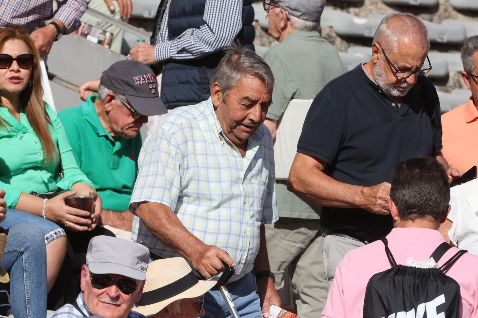 Tres orejas para Ismael Martín y traslado de Damián Castaño al hospital en la segunda de abono de Salamanca