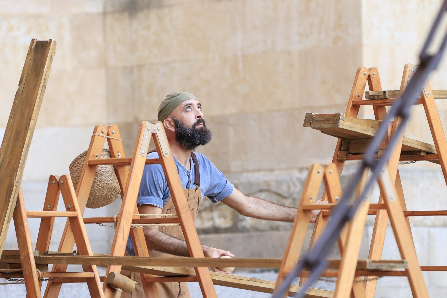 Éxito de &#039;Llar&#039;: el espectáculo que combina arquitectura y malabares en el Patio Chico