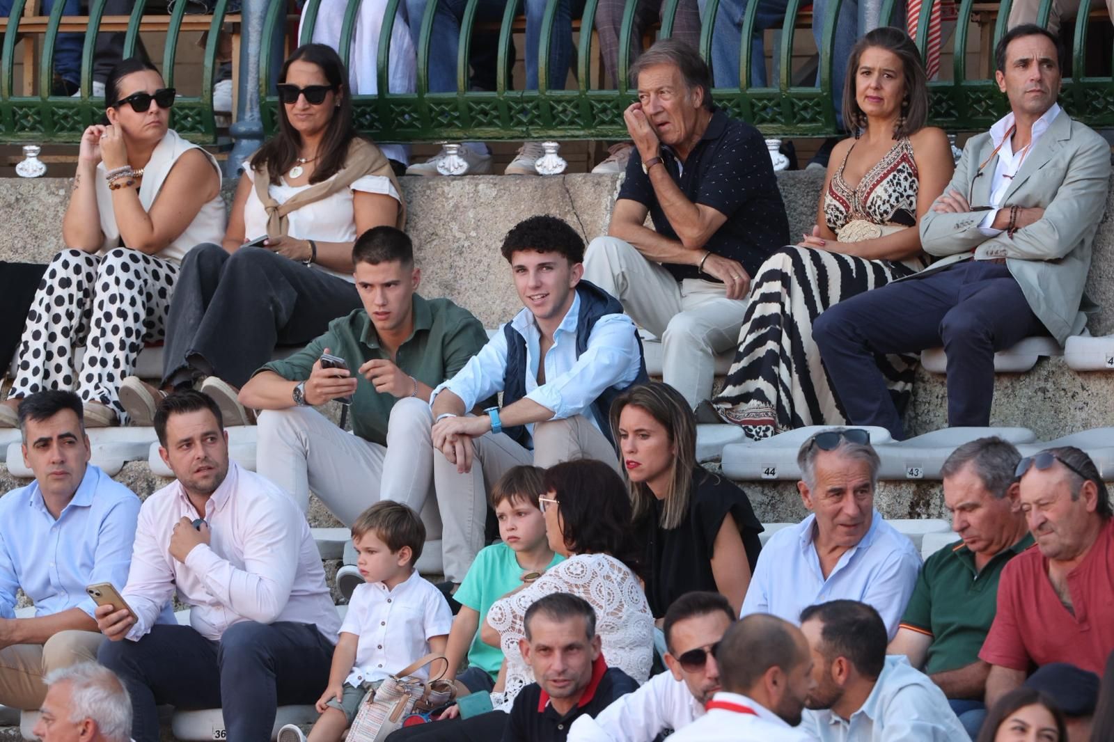 Tres orejas para Ismael Martín y traslado de Damián Castaño al hospital en la segunda de abono de Salamanca