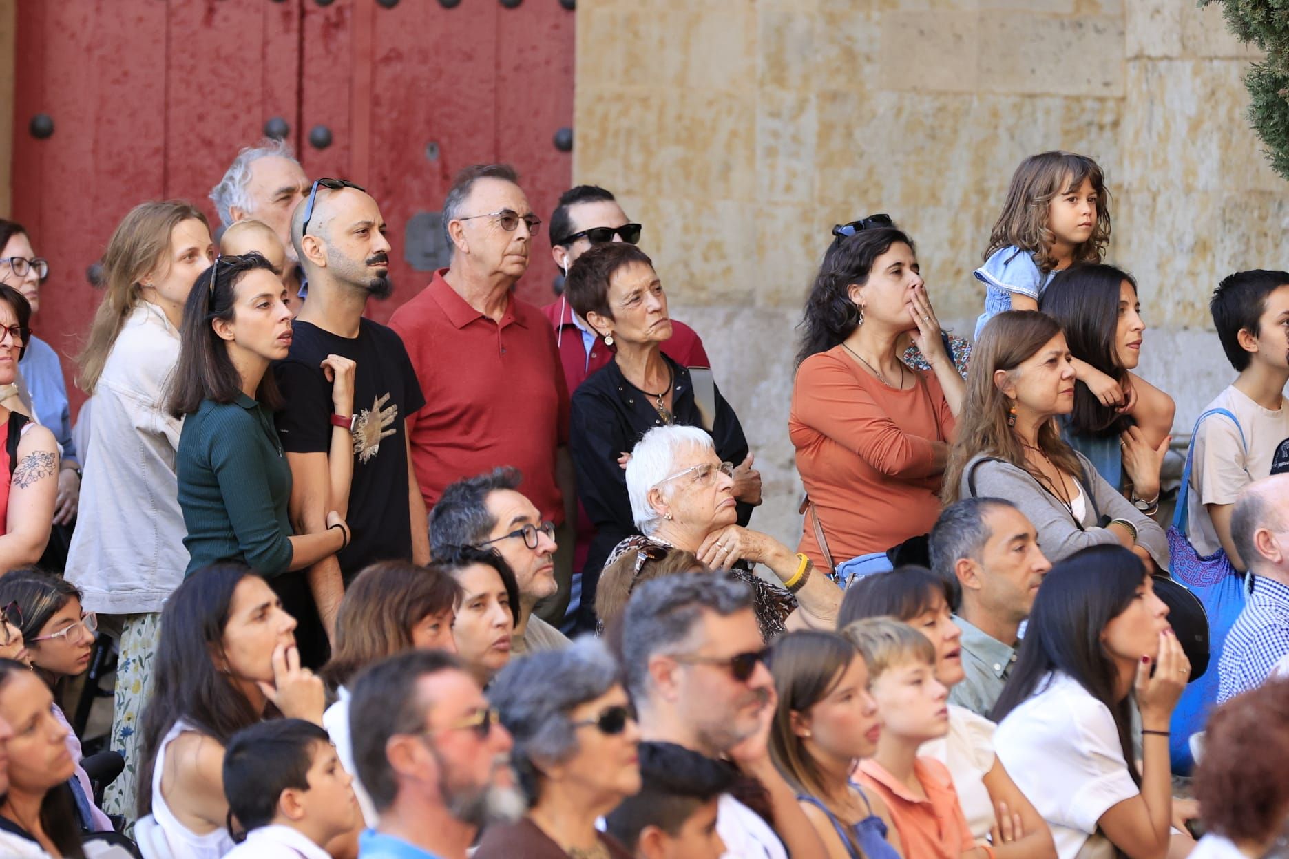 Éxito de &#039;Llar&#039;: el espectáculo que combina arquitectura y malabares en el Patio Chico