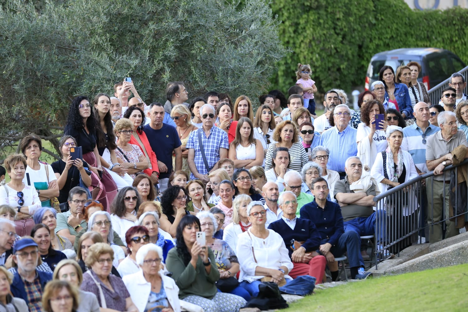 Los Jardines de Santo Domingo se llenan de arte con el espectáculo Extractos de Querencia