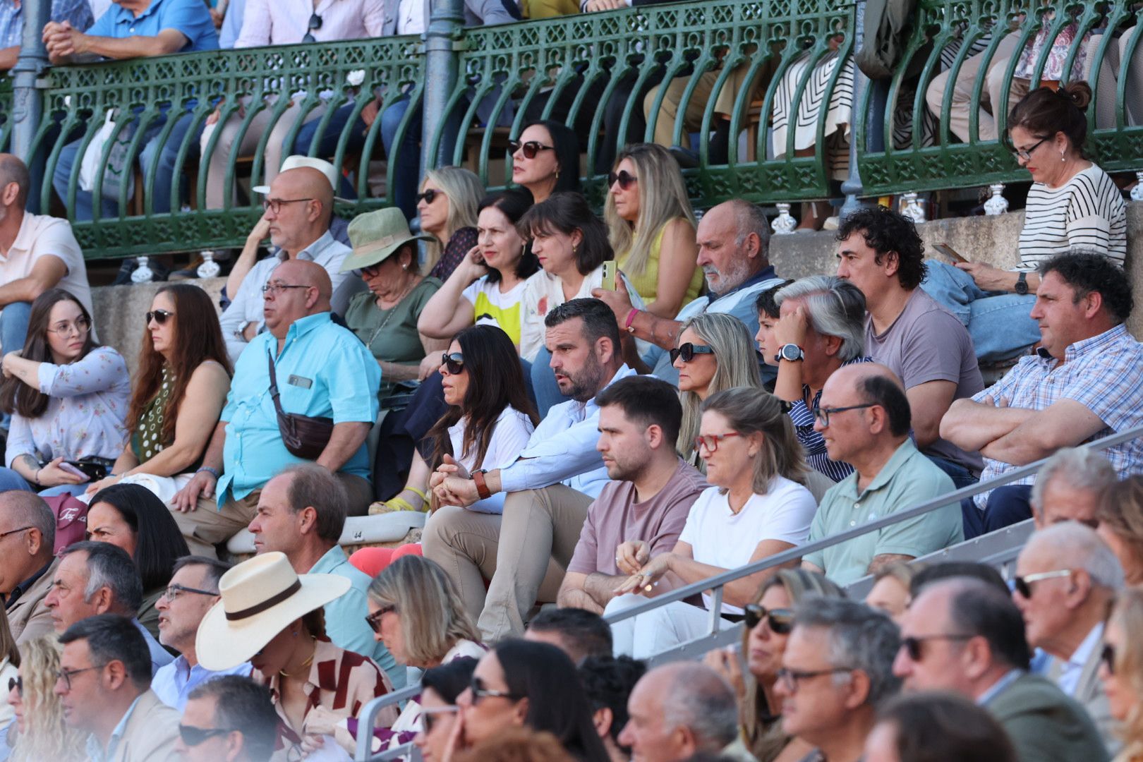 Tres orejas para Ismael Martín y traslado de Damián Castaño al hospital en la segunda de abono de Salamanca