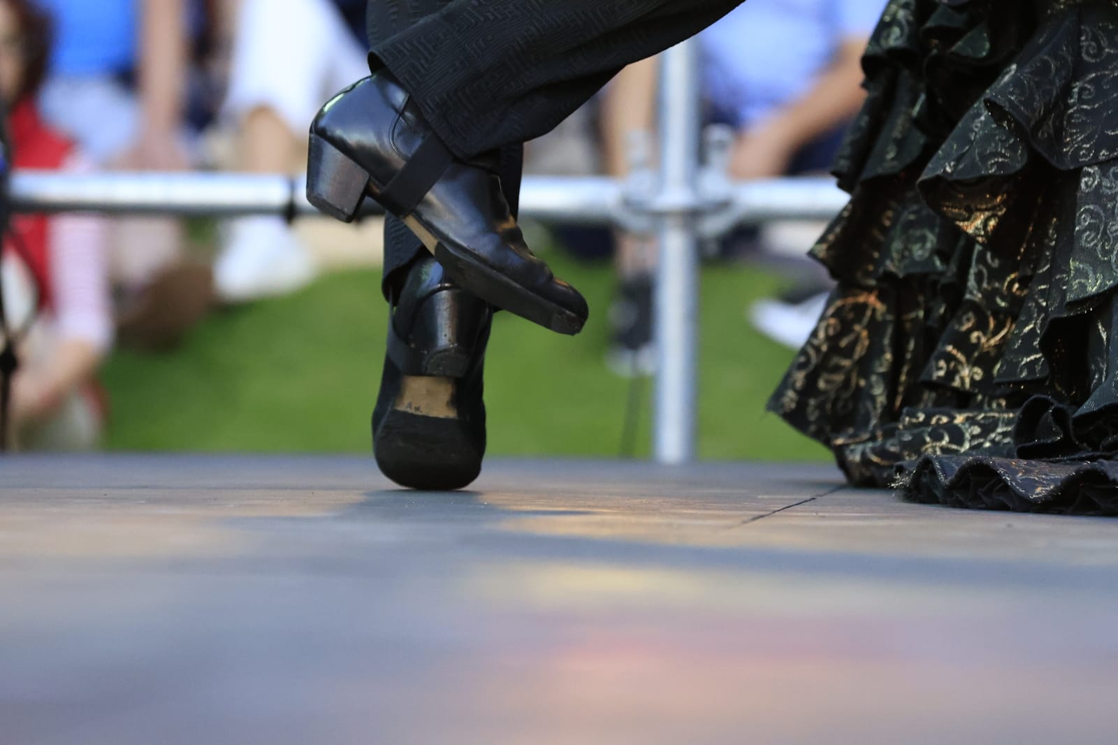 Los Jardines de Santo Domingo se llenan de arte con el espectáculo Extractos de Querencia