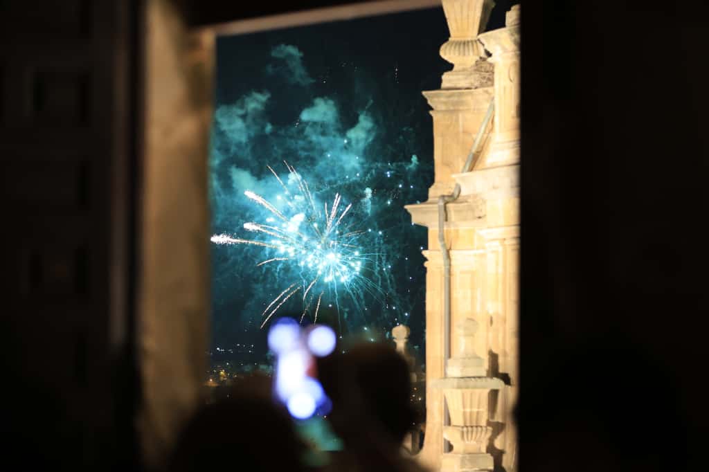 &#039;Salamanca siente la pólvora&#039; ilumina el cielo con sus fuegos artificiales