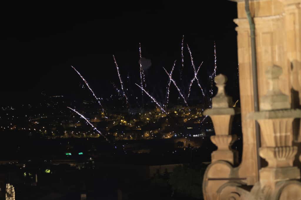 &#039;Salamanca siente la pólvora&#039; ilumina el cielo con sus fuegos artificiales