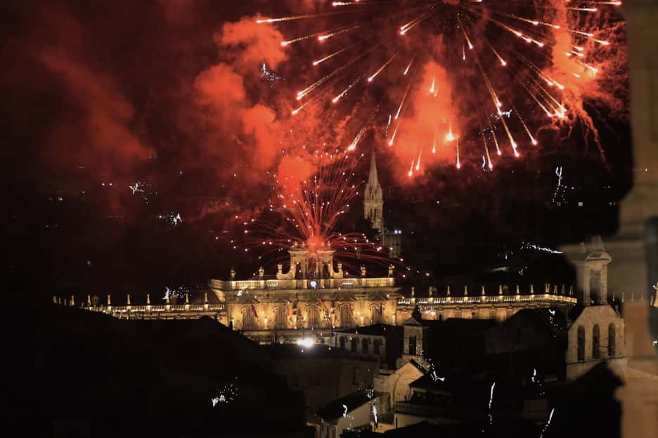 &#039;Salamanca siente la pólvora&#039; ilumina el cielo con sus fuegos artificiales