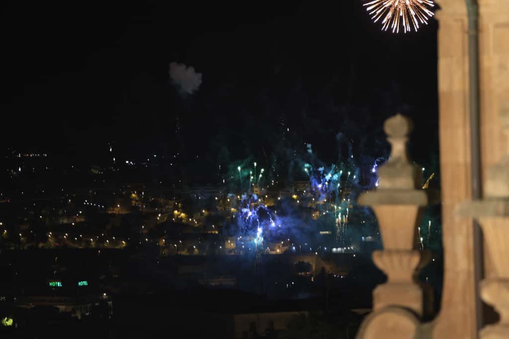 &#039;Salamanca siente la pólvora&#039; ilumina el cielo con sus fuegos artificiales