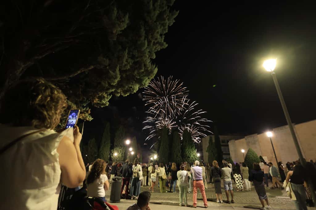 &#039;Salamanca siente la pólvora&#039; ilumina el cielo con sus fuegos artificiales