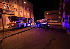 Camión de los bomberos en el lugar del incendio.