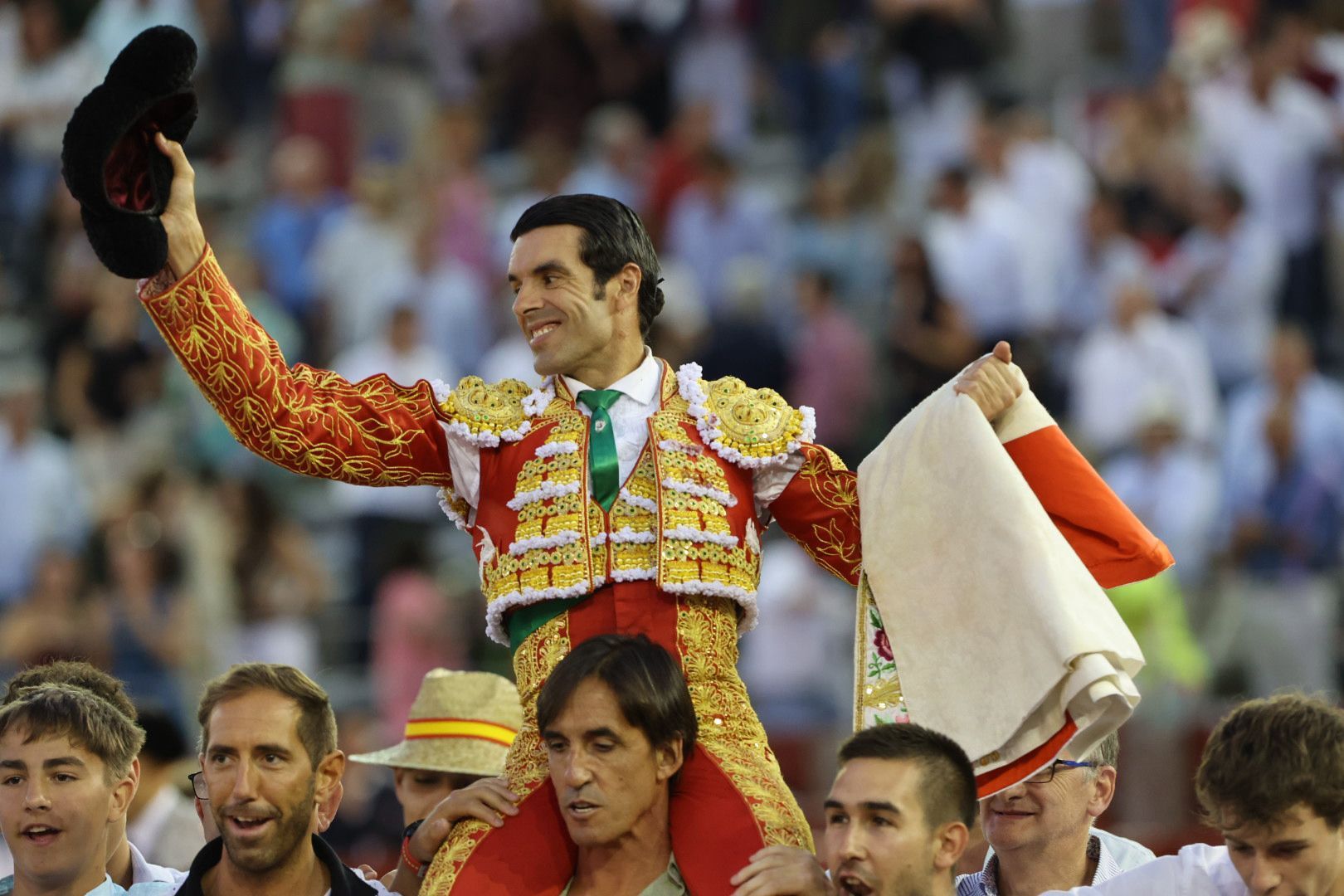 Puerta grande para Emilio de Justo con toro indultado en el cuarto de la tarde