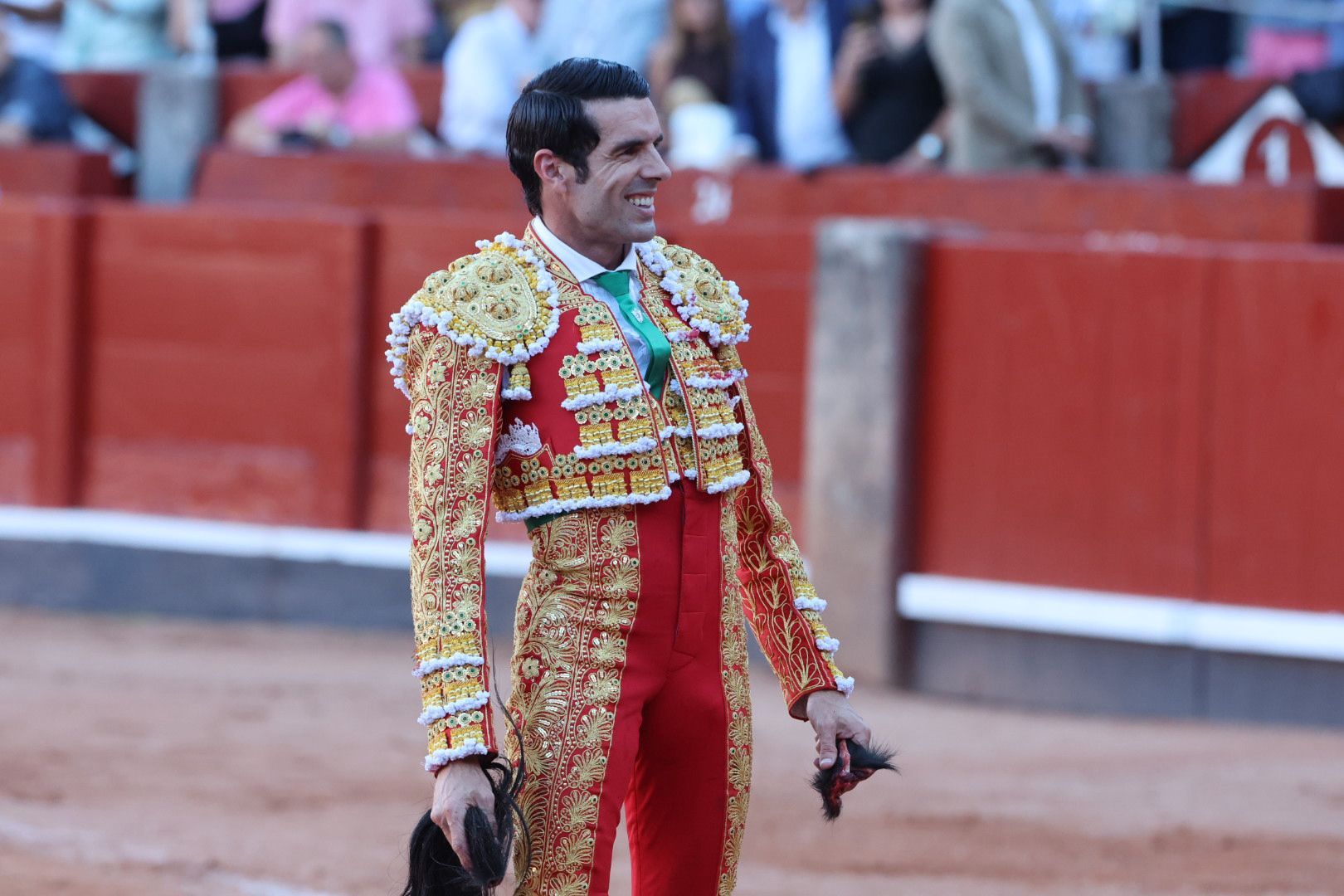 Puerta grande para Emilio de Justo con toro indultado en el cuarto de la tarde