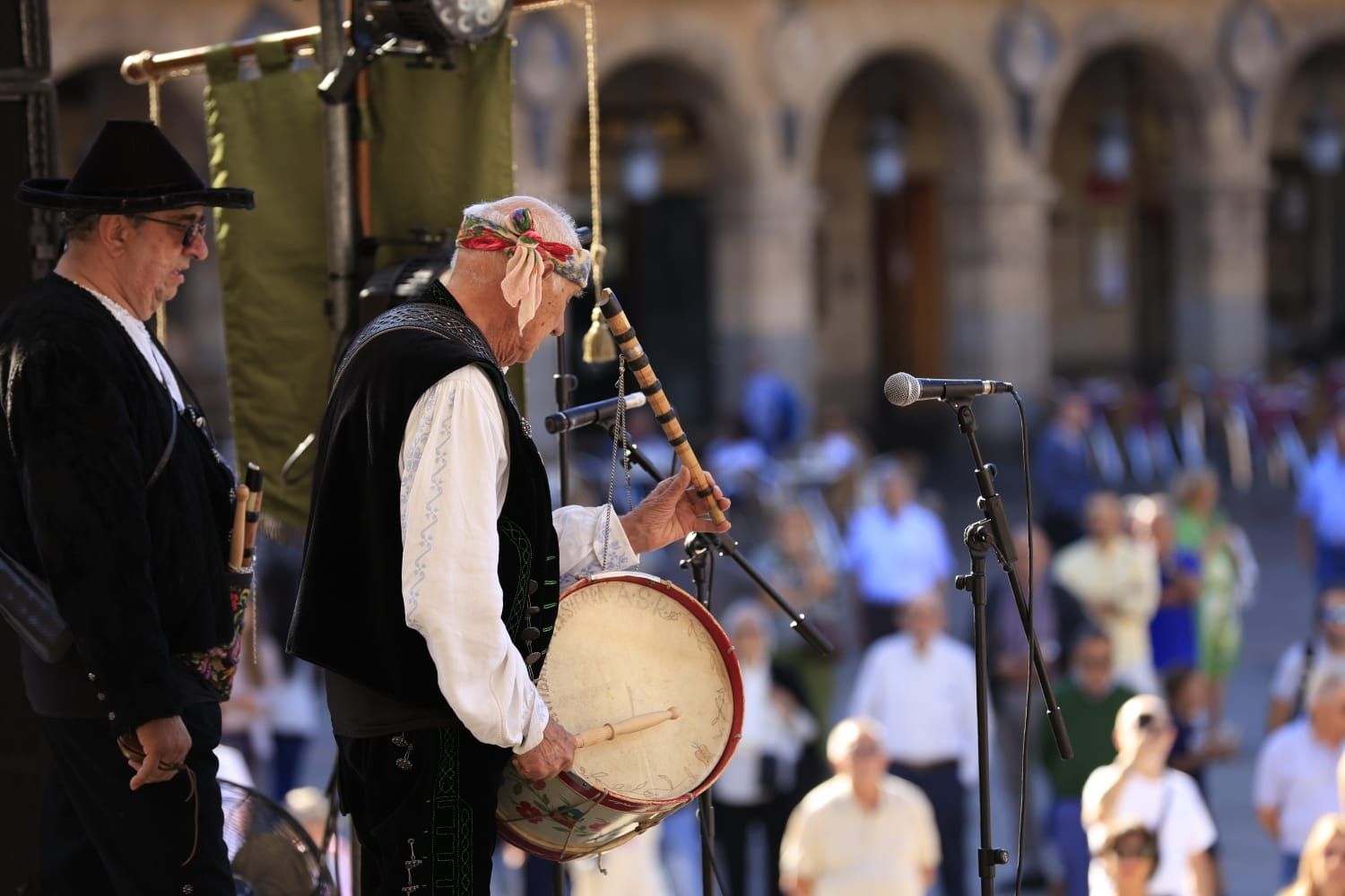 Los charros se reunen en torno a la tradición en el Día del Tamborilero en Salamanca
