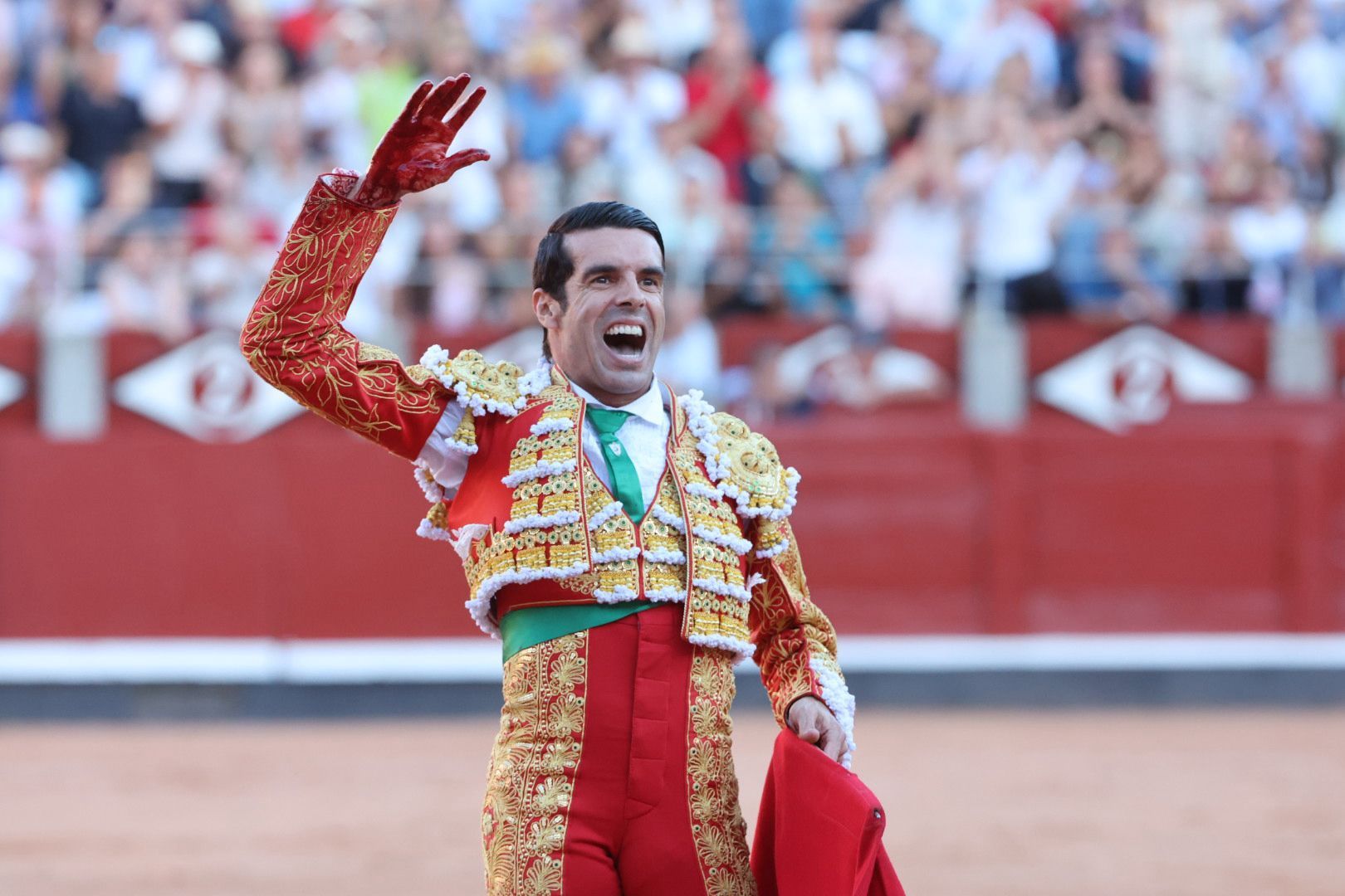 Puerta grande para Emilio de Justo con toro indultado en el cuarto de la tarde