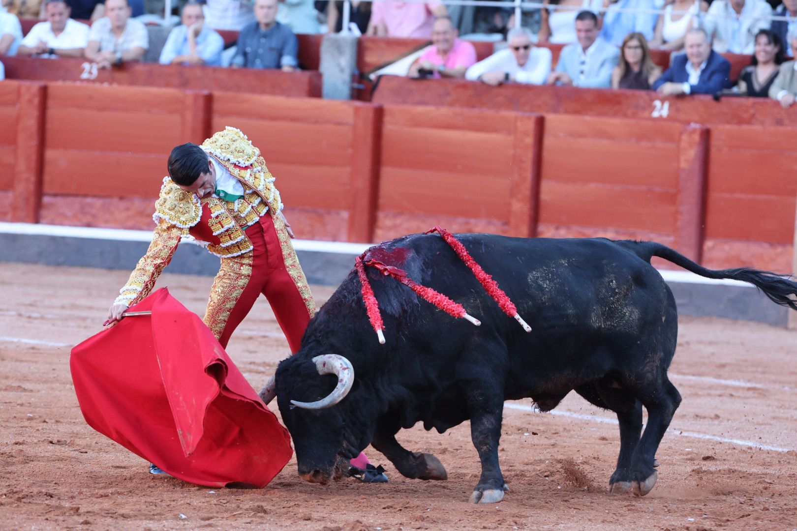 Puerta grande para Emilio de Justo con toro indultado en el cuarto de la tarde