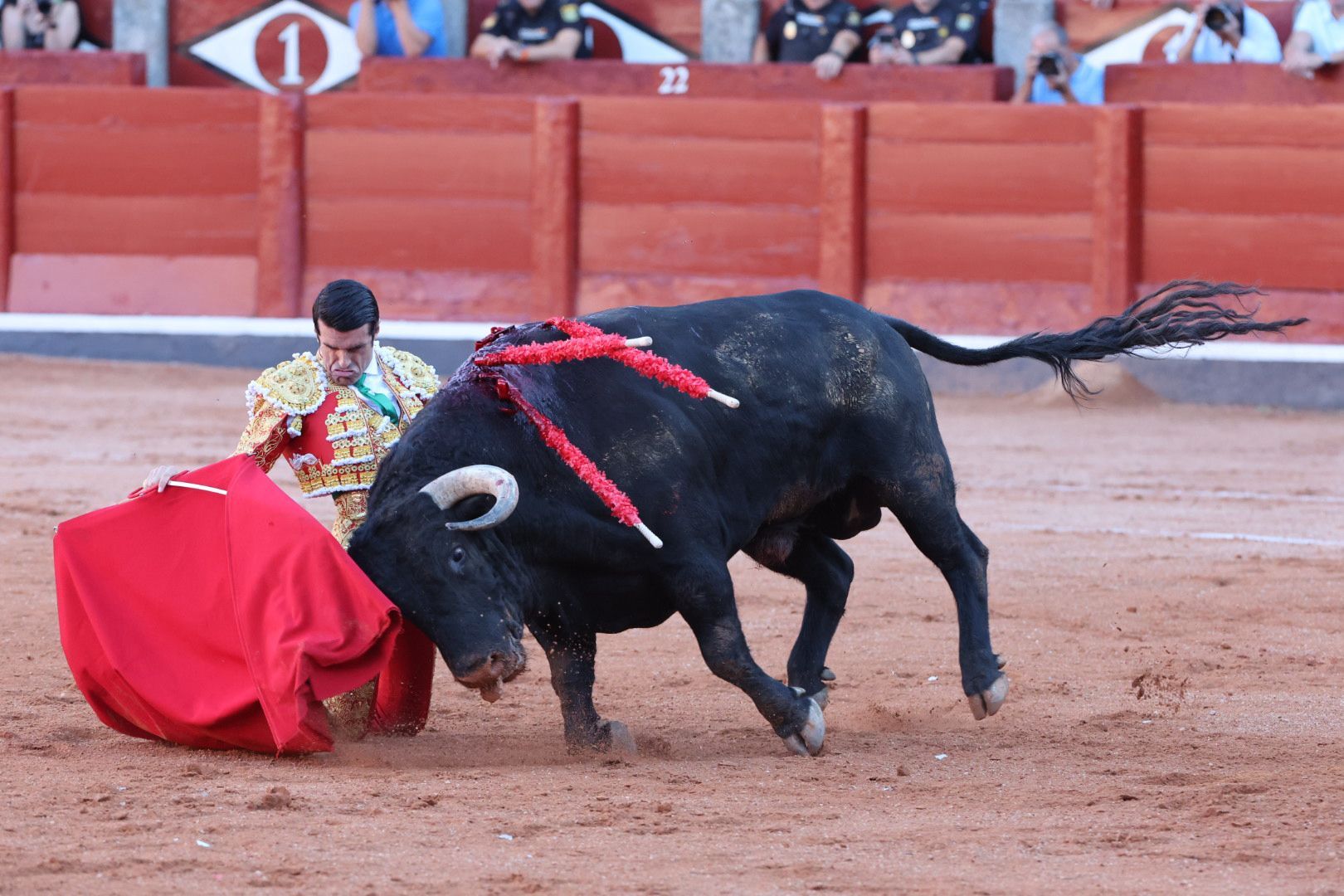 Puerta grande para Emilio de Justo con toro indultado en el cuarto de la tarde