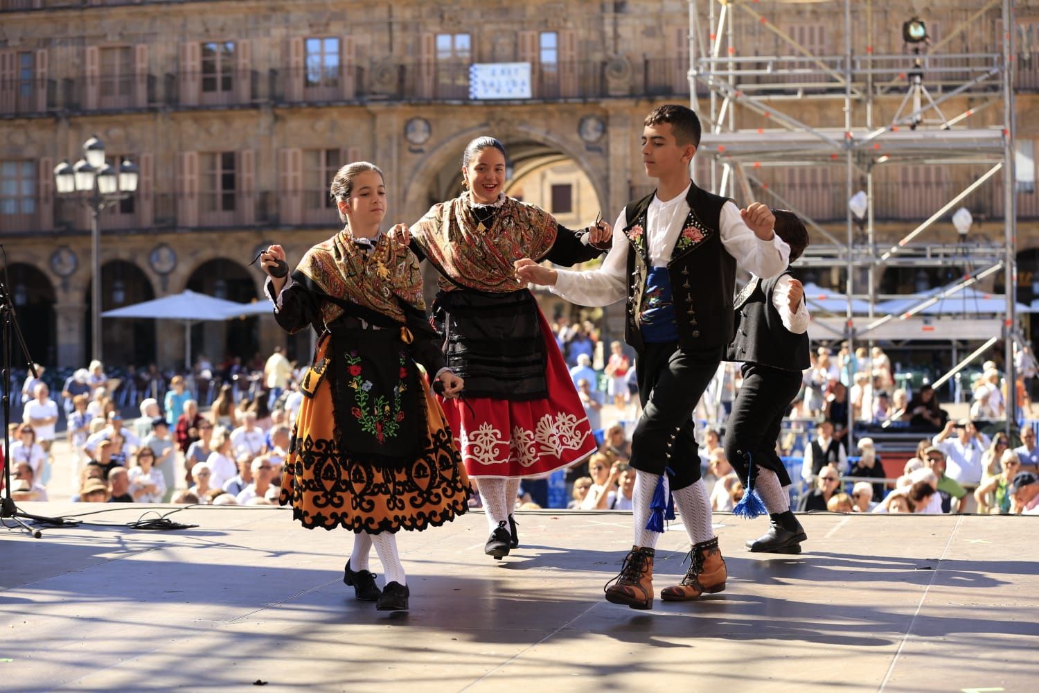 Los charros se reunen en torno a la tradición en el Día del Tamborilero en Salamanca