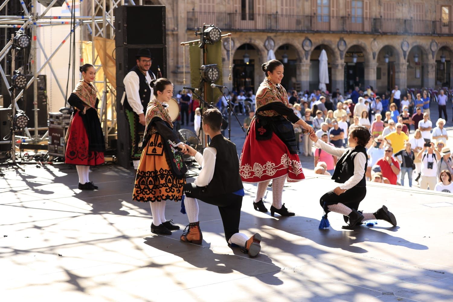 Los charros se reunen en torno a la tradición en el Día del Tamborilero en Salamanca